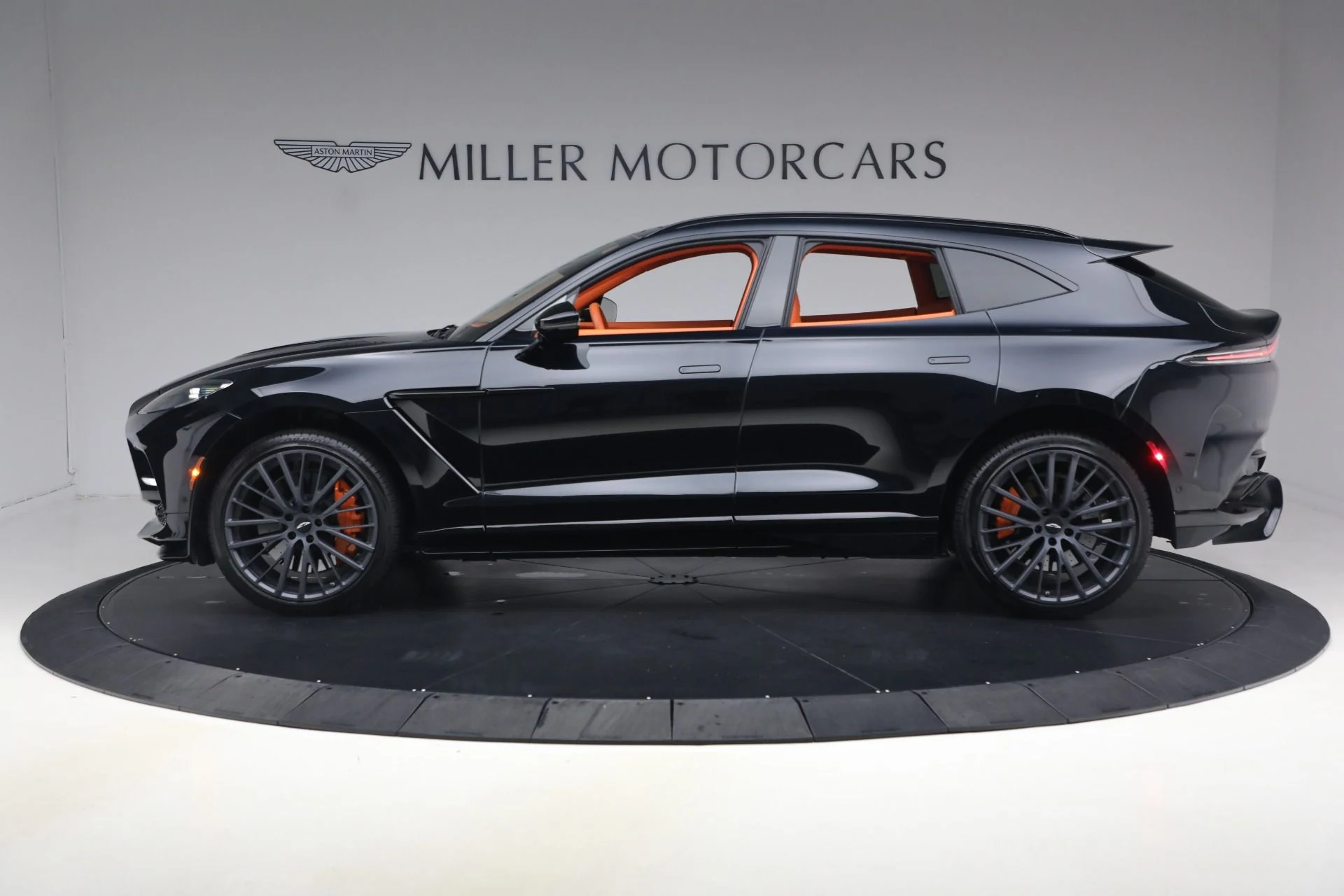 mph002_1472933683_Used_2025_Aston_Martin_DBX_707_1788625144_1ca39d3929