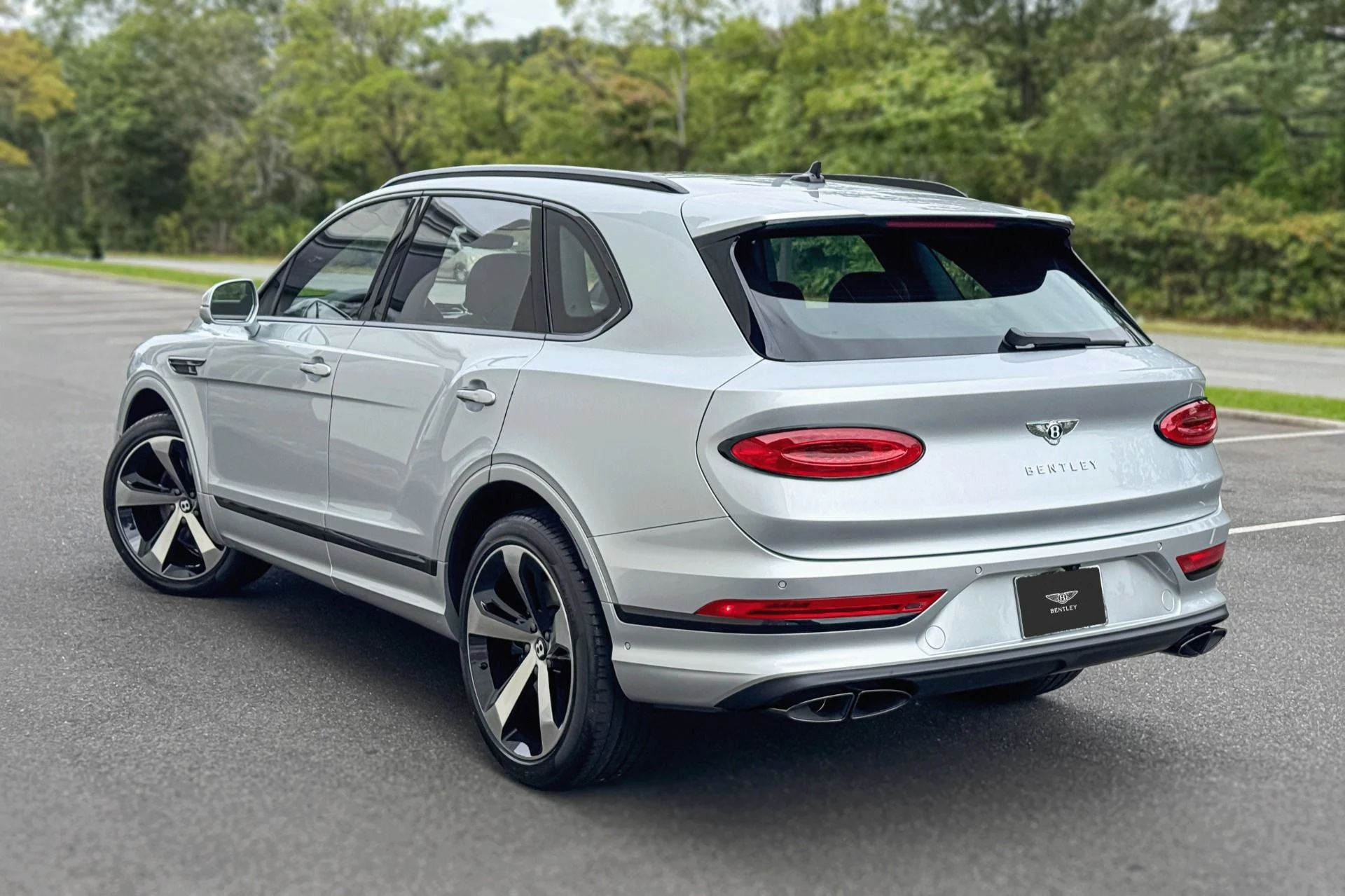 mph002_1484697007_New_2025_Bentley_Bentayga_V8_1757940189_bb9ba889b5