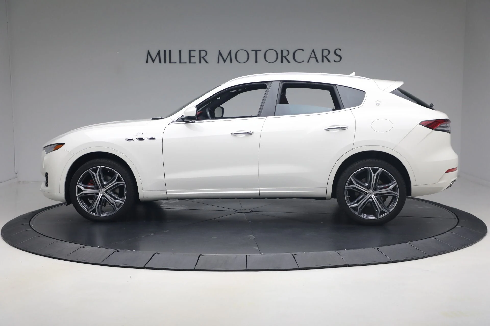 mph002_1502833172_Used_2023_Maserati_Levante_GT_1781292715_d0d75bb06a