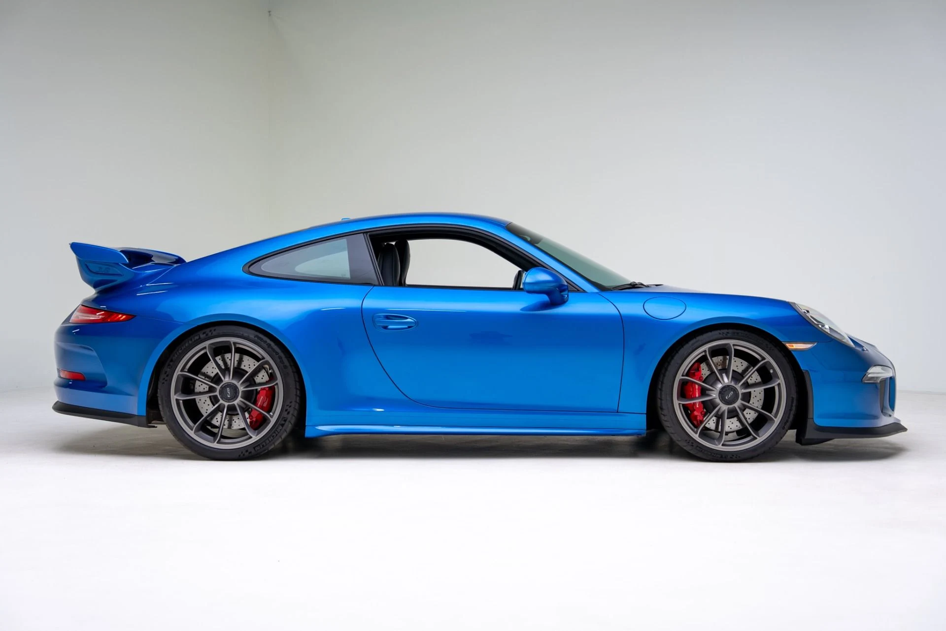 mph002_1504175793_Used_2015_Porsche_911_GT_3_1768869479_11299a0085