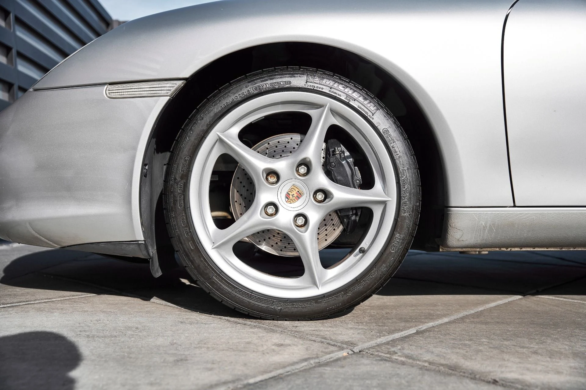 mph002_1506727852_Used_2002_Porsche_911_Carrera_1766458382_9bf463ed76