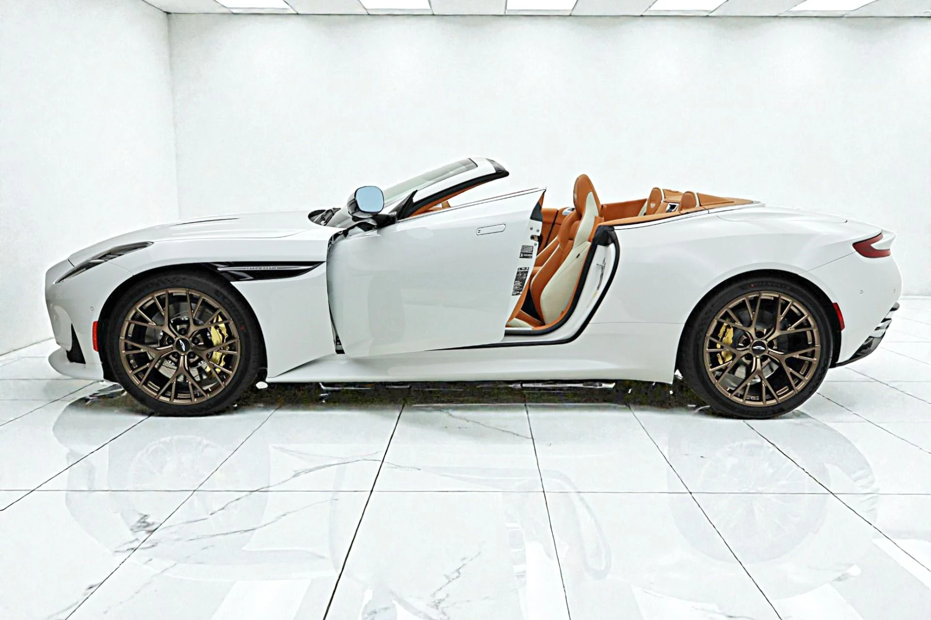 mph002_151074408_New_2026_Aston_Martin_DB_12_Volante_2fc0b947ca