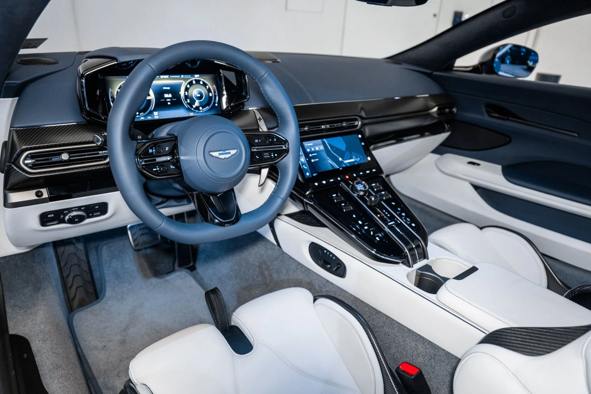 mph002_1519033966_Used_2025_Aston_Martin_Vantage_Coupe_1741617065_9beb2bf94d