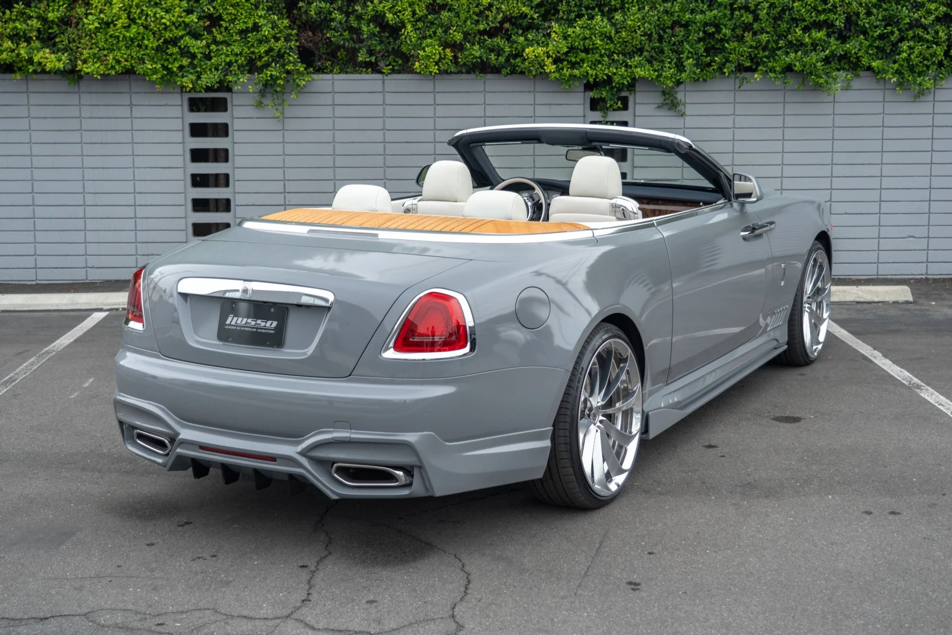 mph002_1524668098_Used_2017_Rolls_Royce_Dawn_1759961826_1e7e623713