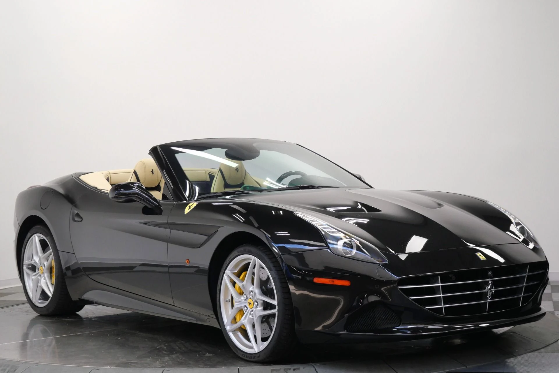 mph002_154206422_Used_2015_Ferrari_California_T_Diamond_Quilted_Seats_Carbon_Fiber_Driving_Zone_1780071099_fdff85a597