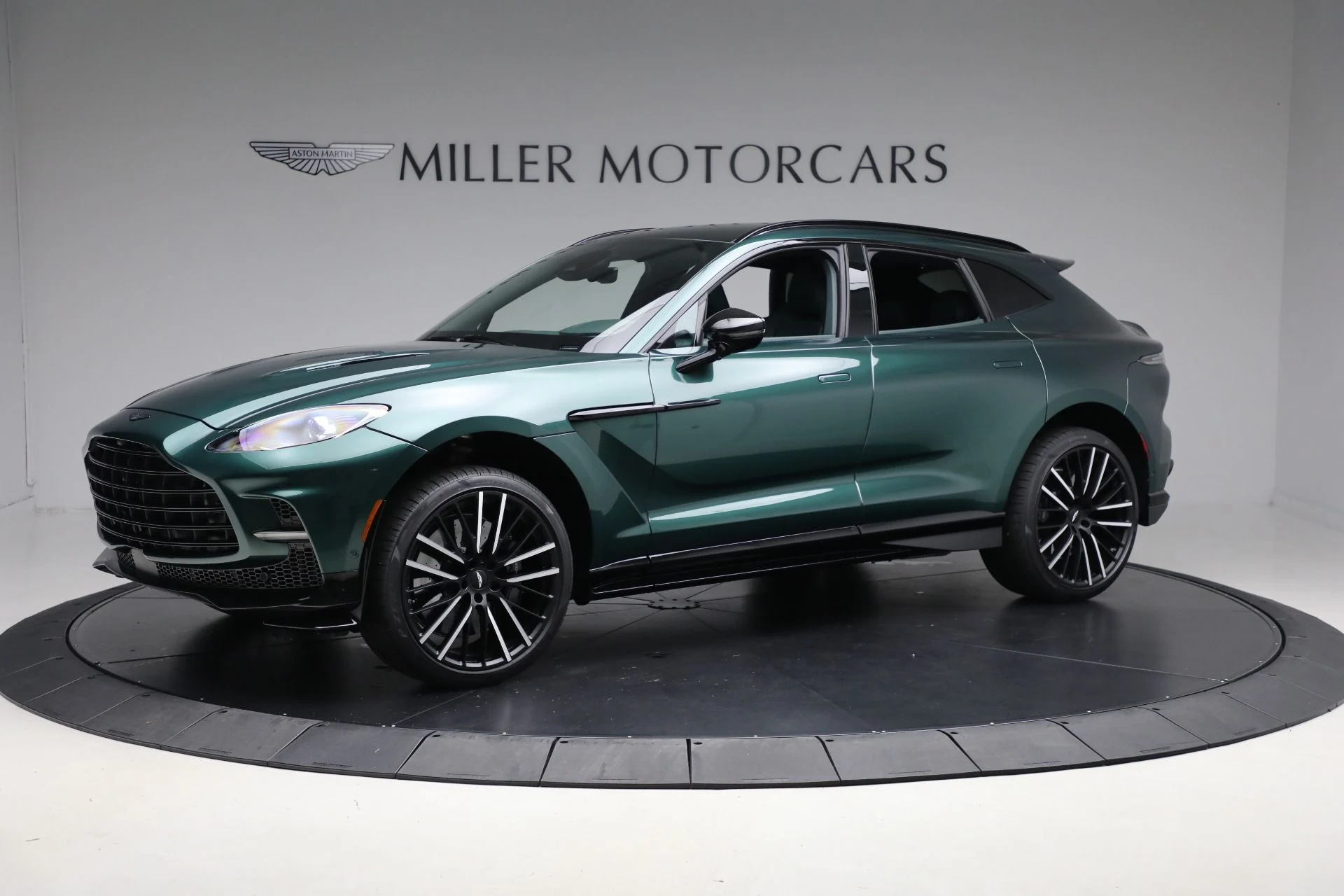 mph002_1553159636_New_2025_Aston_Martin_DBX_707_2c6047883b