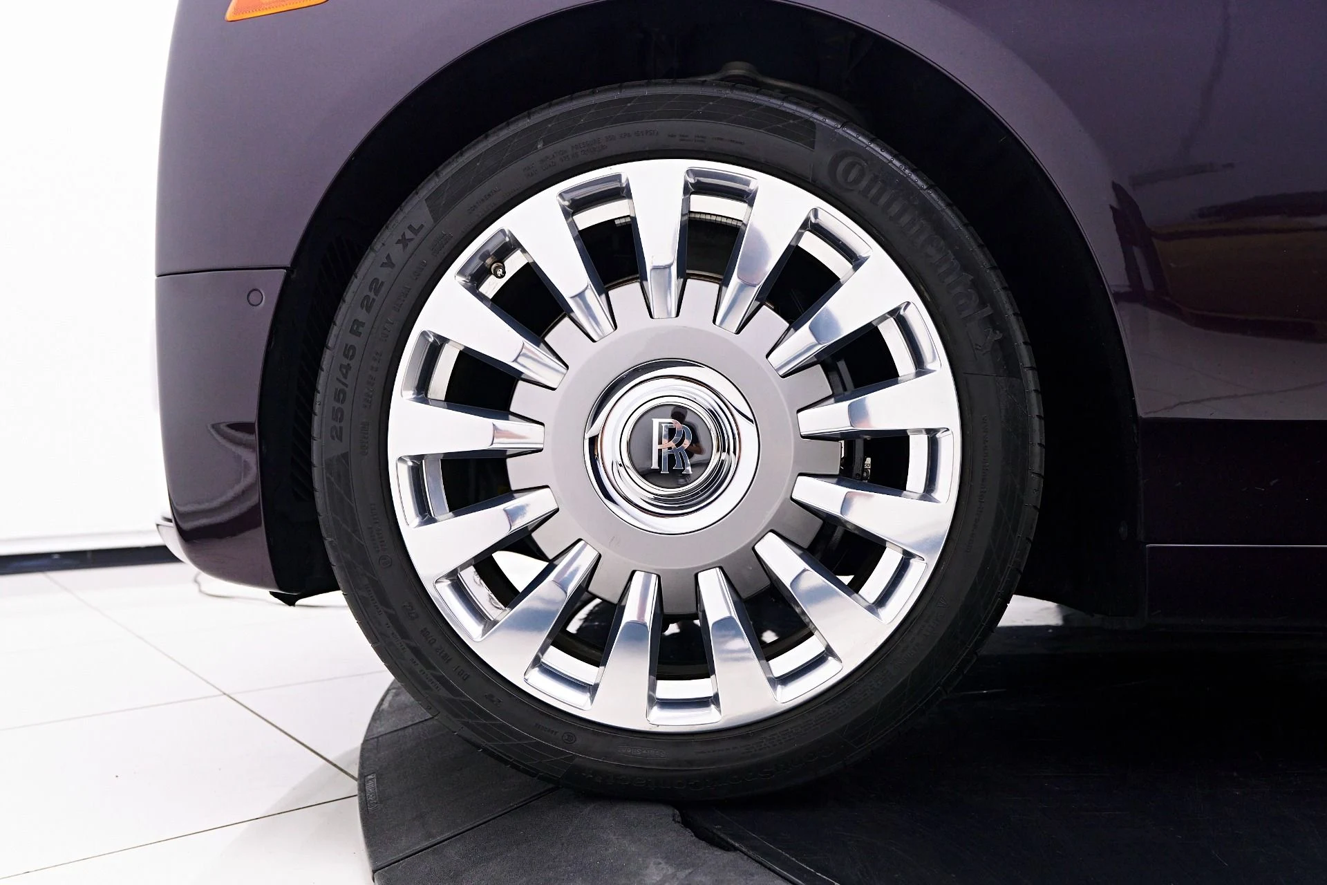 mph002_1554987133_Used_2019_Rolls_Royce_Phantom_Base_1747772635_f1e3eaabe1