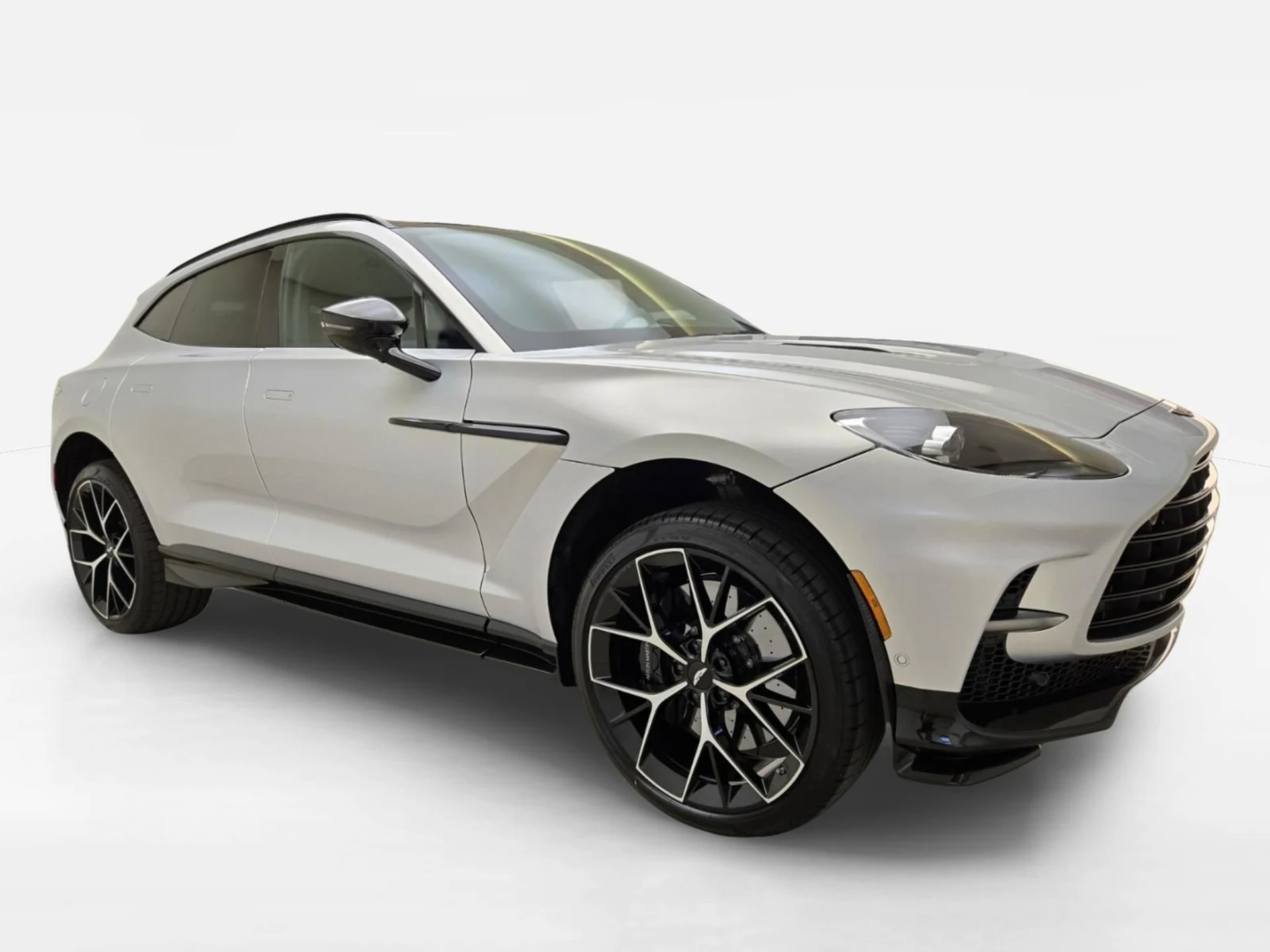 mph002_1561510845_New_2026_Aston_Martin_DBX_707_1781759953_f03b80b401