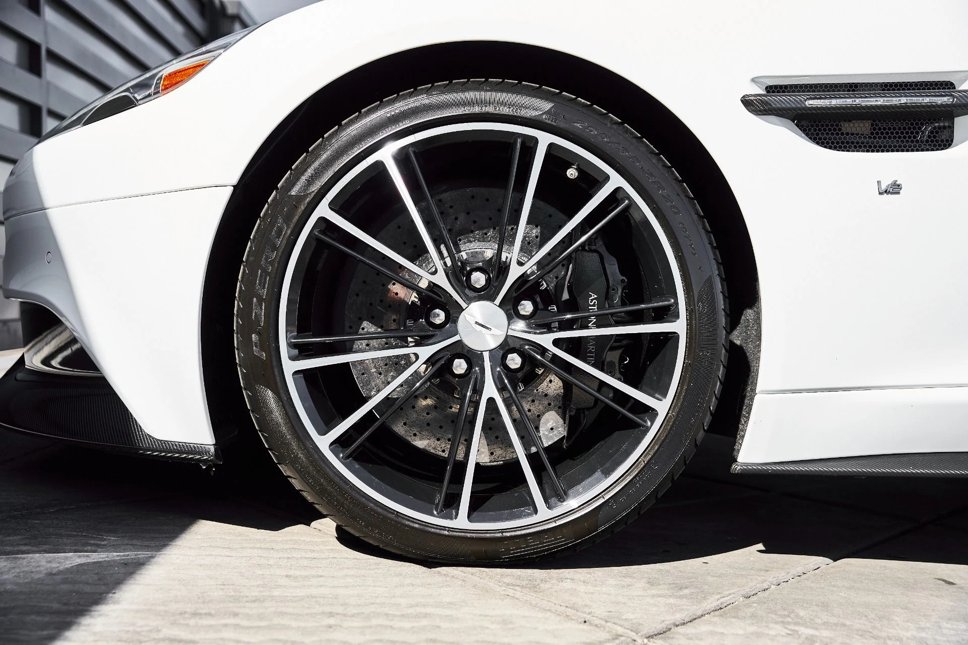 mph002_1568973992_Used_2017_Aston_Martin_Vanquish_Volante_1773797488_9ff1fb34ba