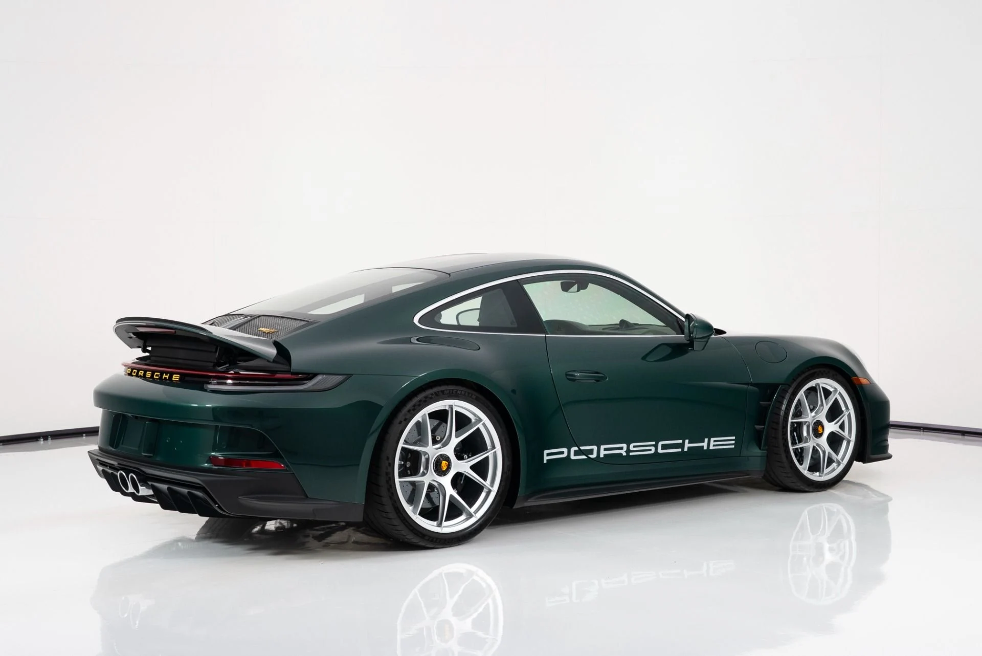 mph002_157747017_Used_2024_Porsche_911_ST_1755542774_f87cf7122e
