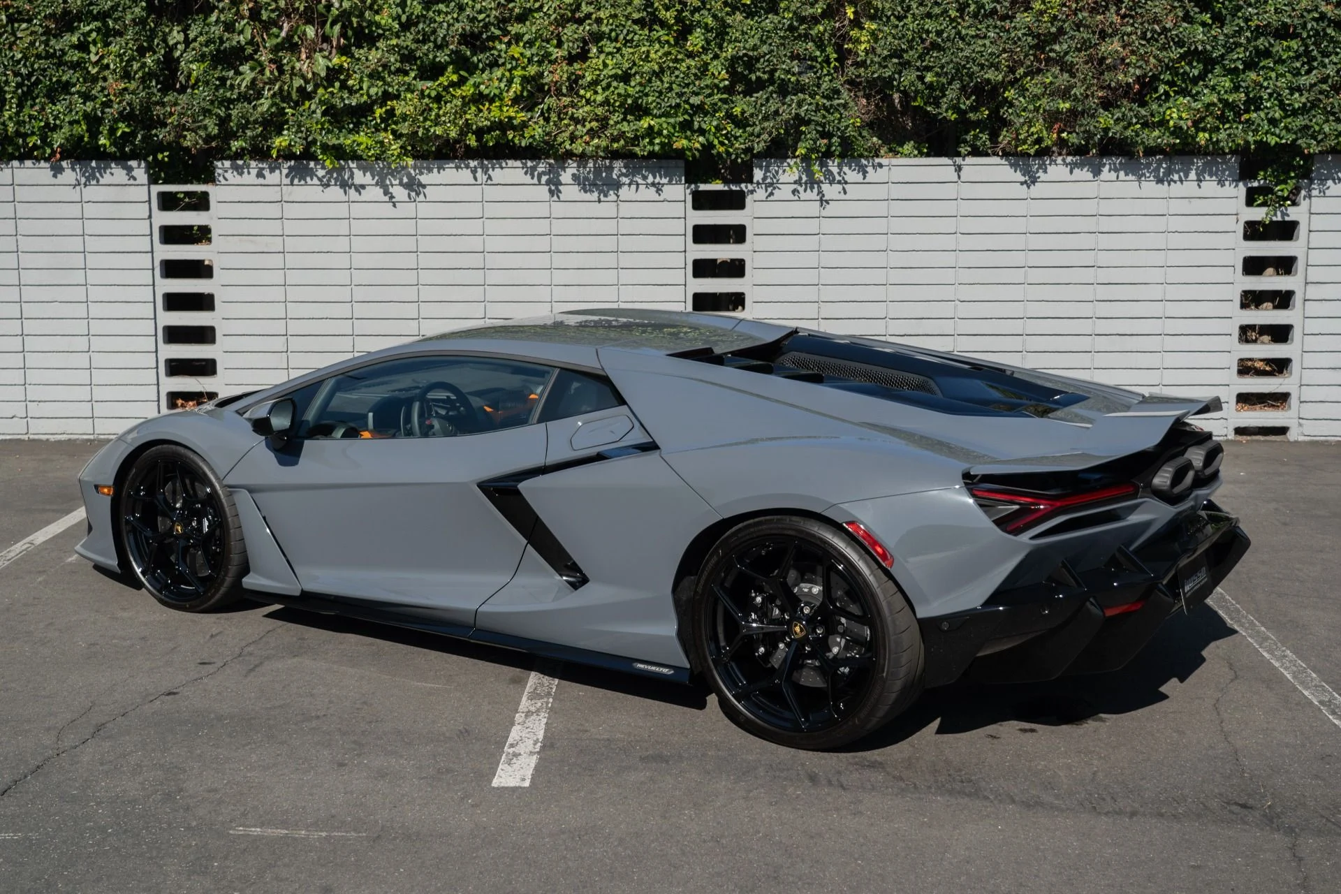mph002_1585710900_Used_2024_Lamborghini_Revuelto_1755720584_52e3bc853c