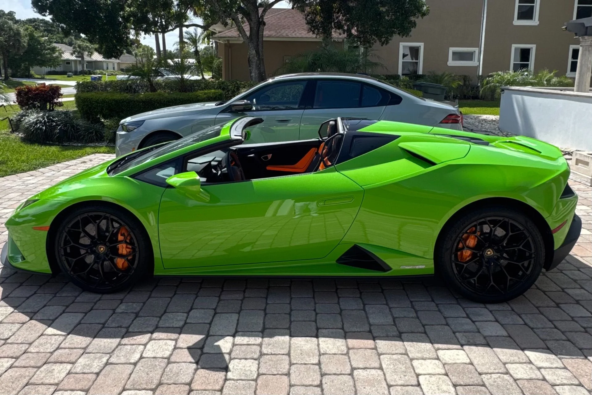 mph002_159383949_Used_2023_Lamborghini_Huracan_EVO_Spyder_1744393310_4db725726a