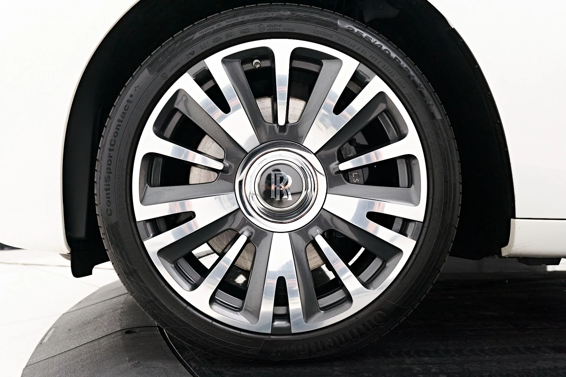 mph002_1607105996_Used_2020_Rolls_Royce_Ghost_Base_1711143863_1a1c338d41