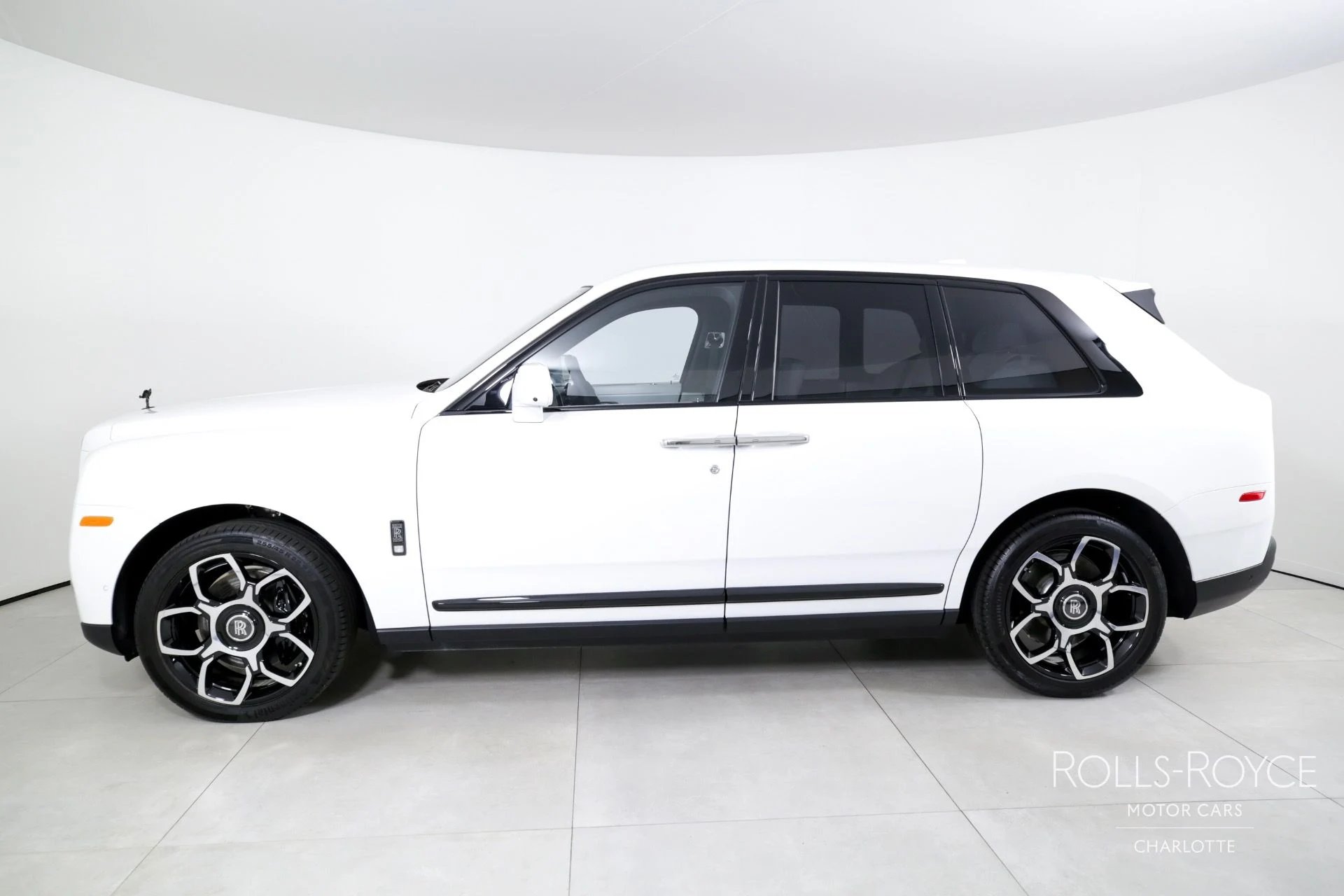 mph002_1623145440_Used_2024_Rolls_Royce_Black_Badge_Cullinan_1747256155_09aa541f11