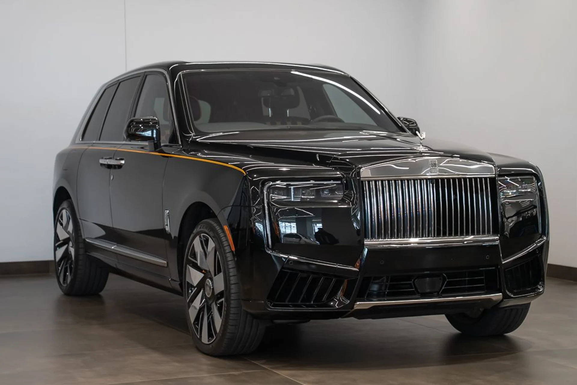 mph002_1634929133_rolls_royce_cullinan_2025_748190c15f