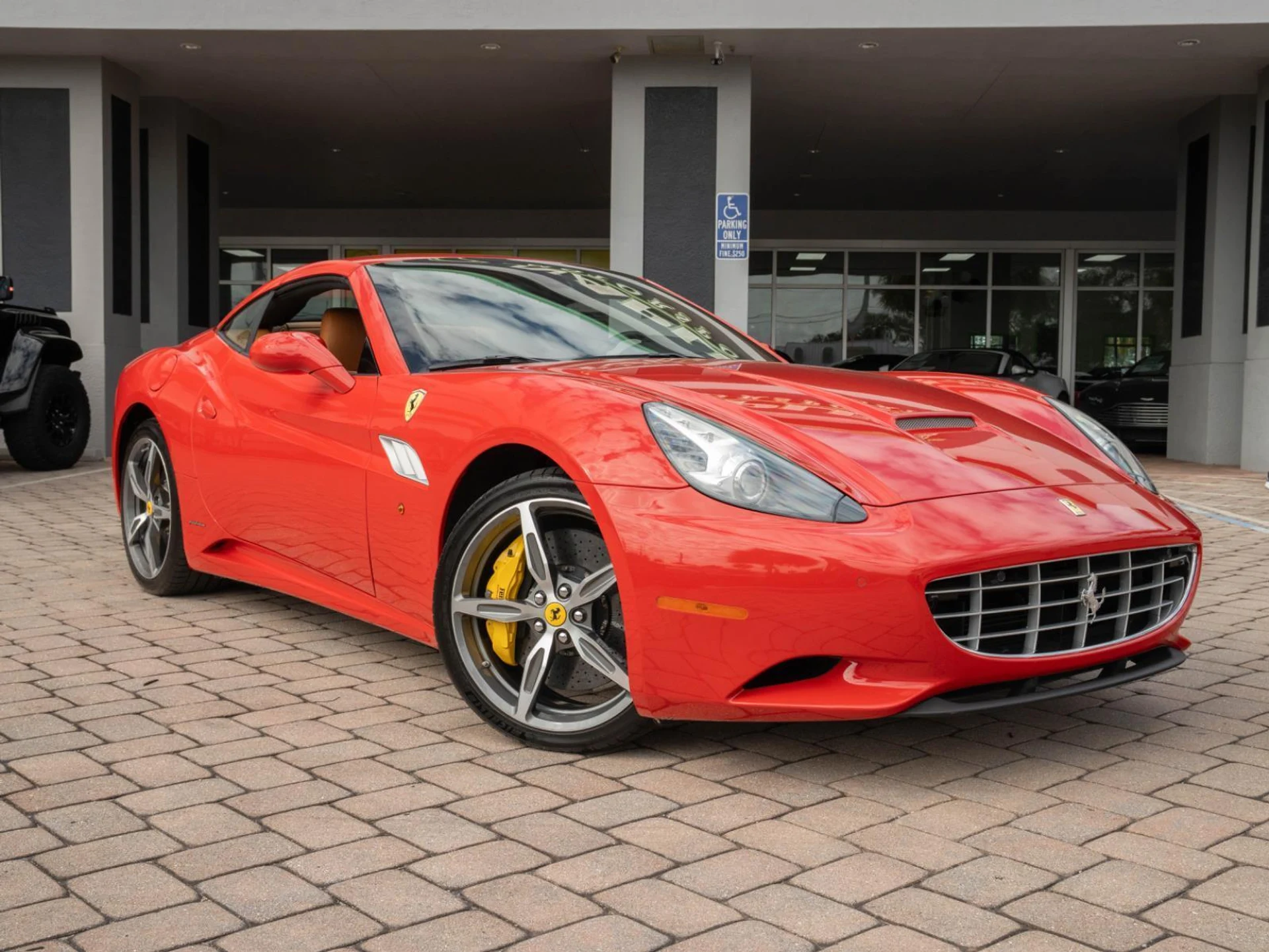 mph002_1636726612_Used_2014_ferrari_California_2dr_Conv_1770286892_7e219696c6