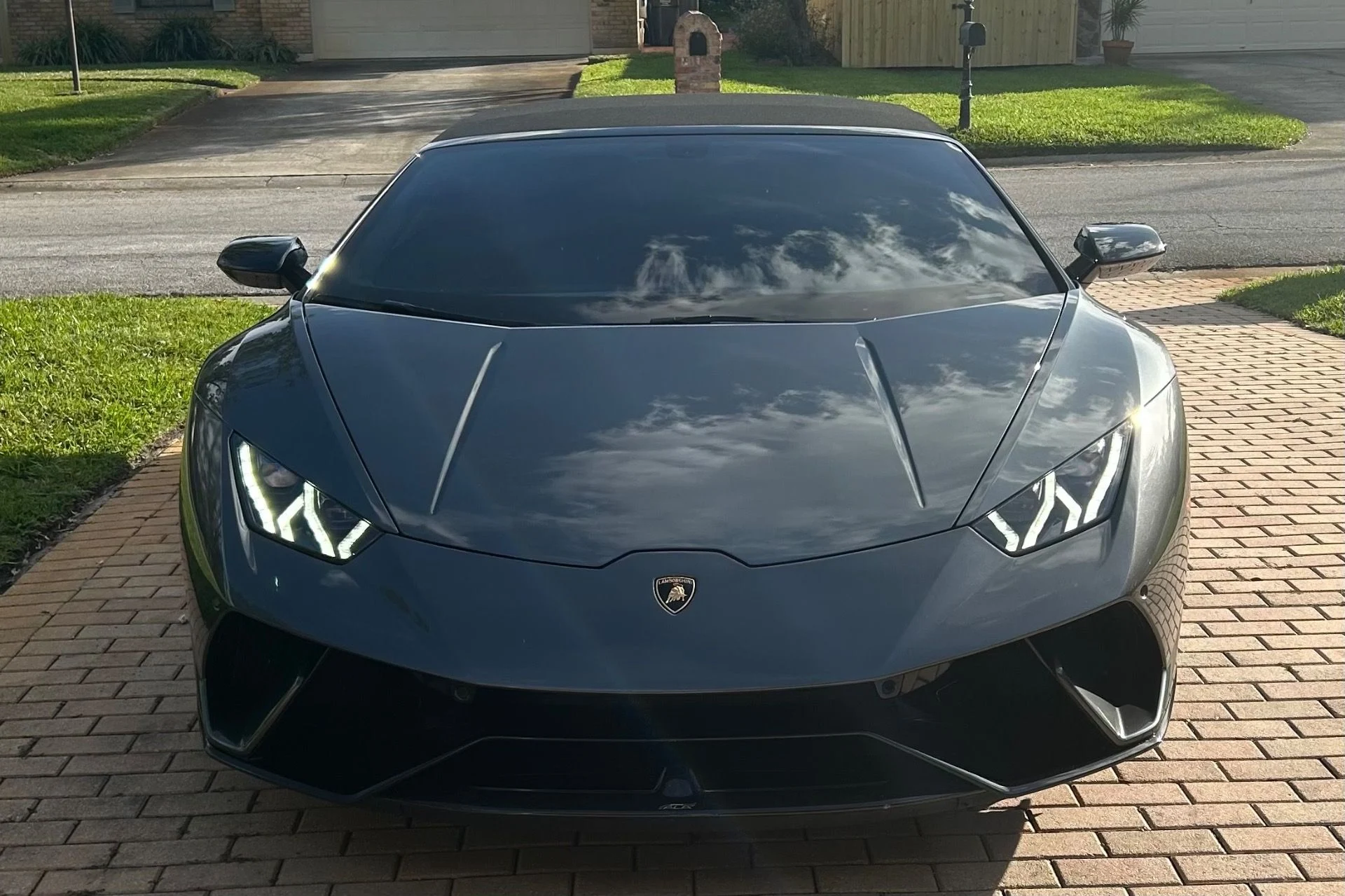 mph002_1653847033_Used_2019_Lamborghini_Huracan_LP_640_4_Performante_Spyder_1732053877_498452d259