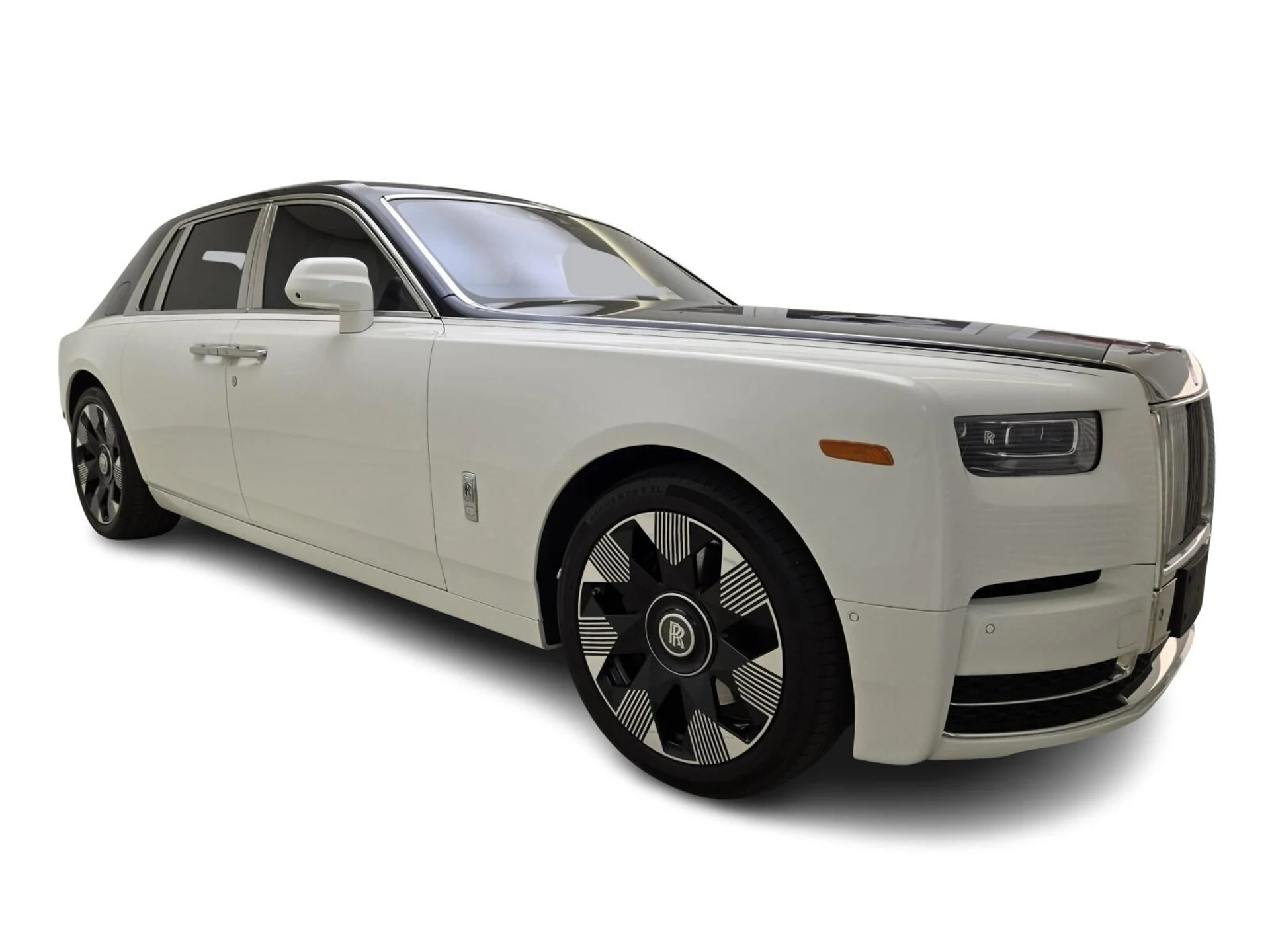 mph002_1655279504_Used_2023_Rolls_Royce_Phantom_1755413466_360f6a6530