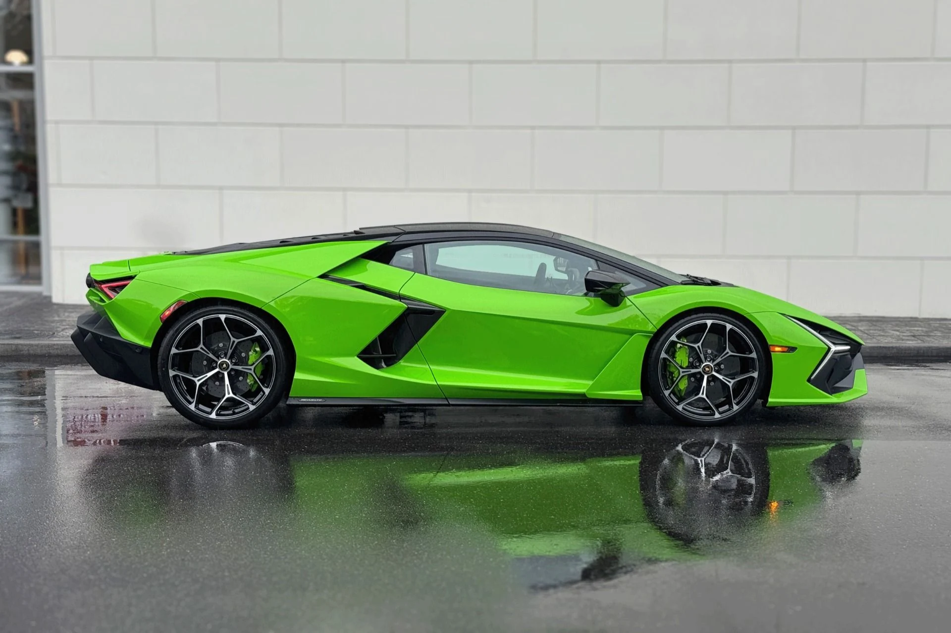 mph002_1670011091_Used_2025_Lamborghini_Revuelto_1755791055_13d98fd48e