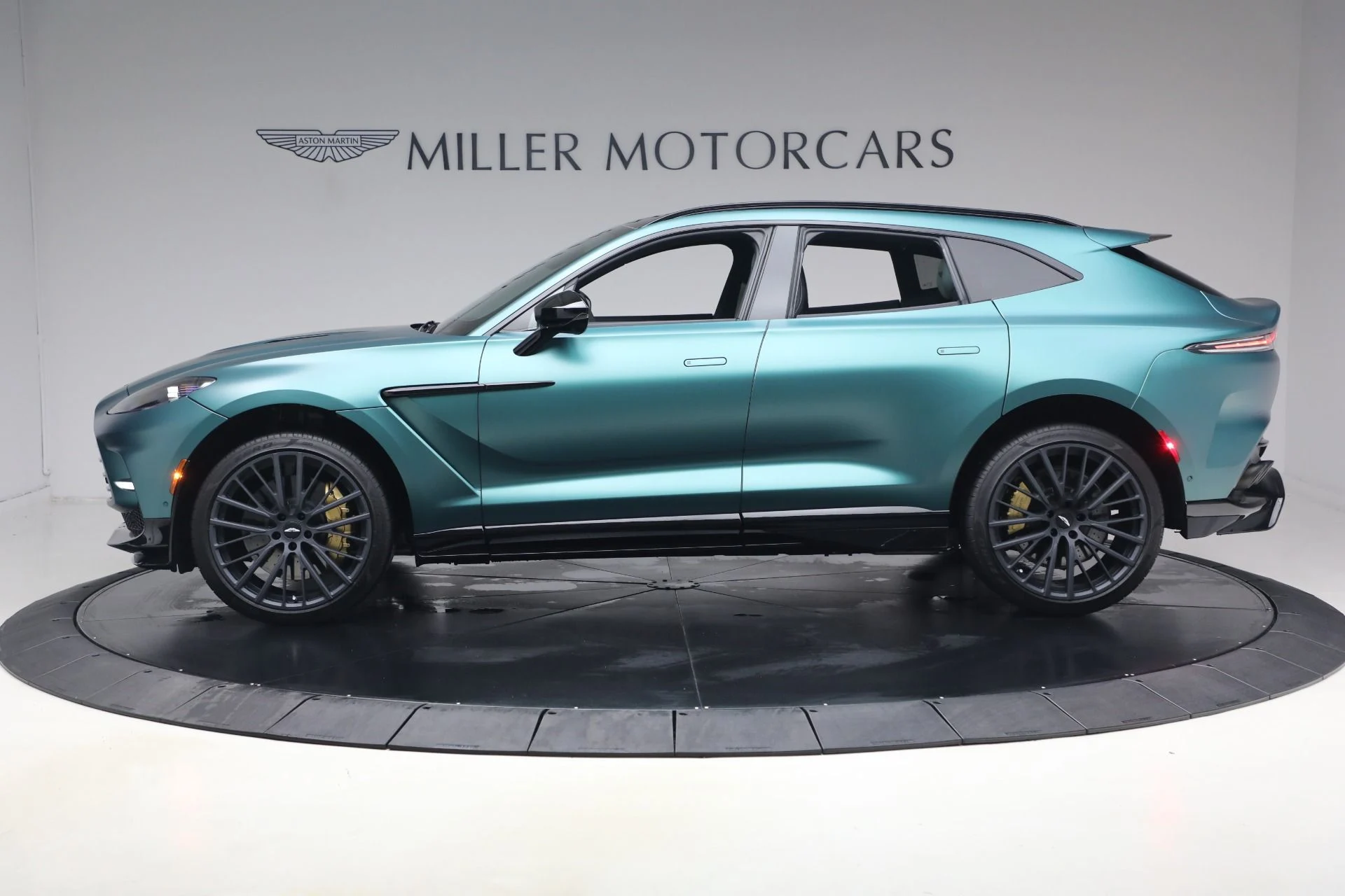 mph002_1670673939_Used_2023_Aston_Martin_DBX_707_1787862808_2c66f7e529