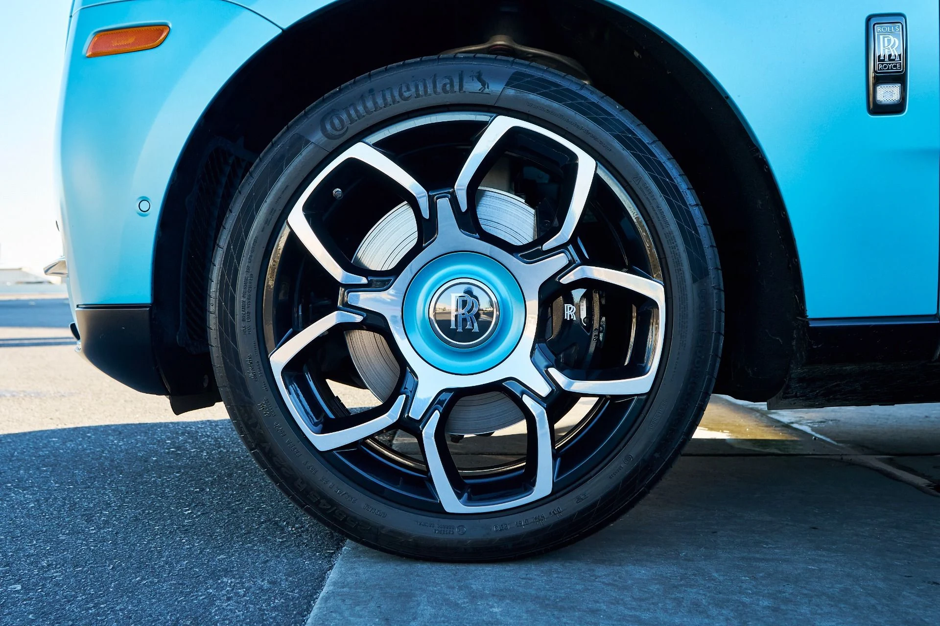 mph002_1675080575_Used_2022_Rolls_Royce_Cullinan_Black_Badge_1765410969_e64e72d12e