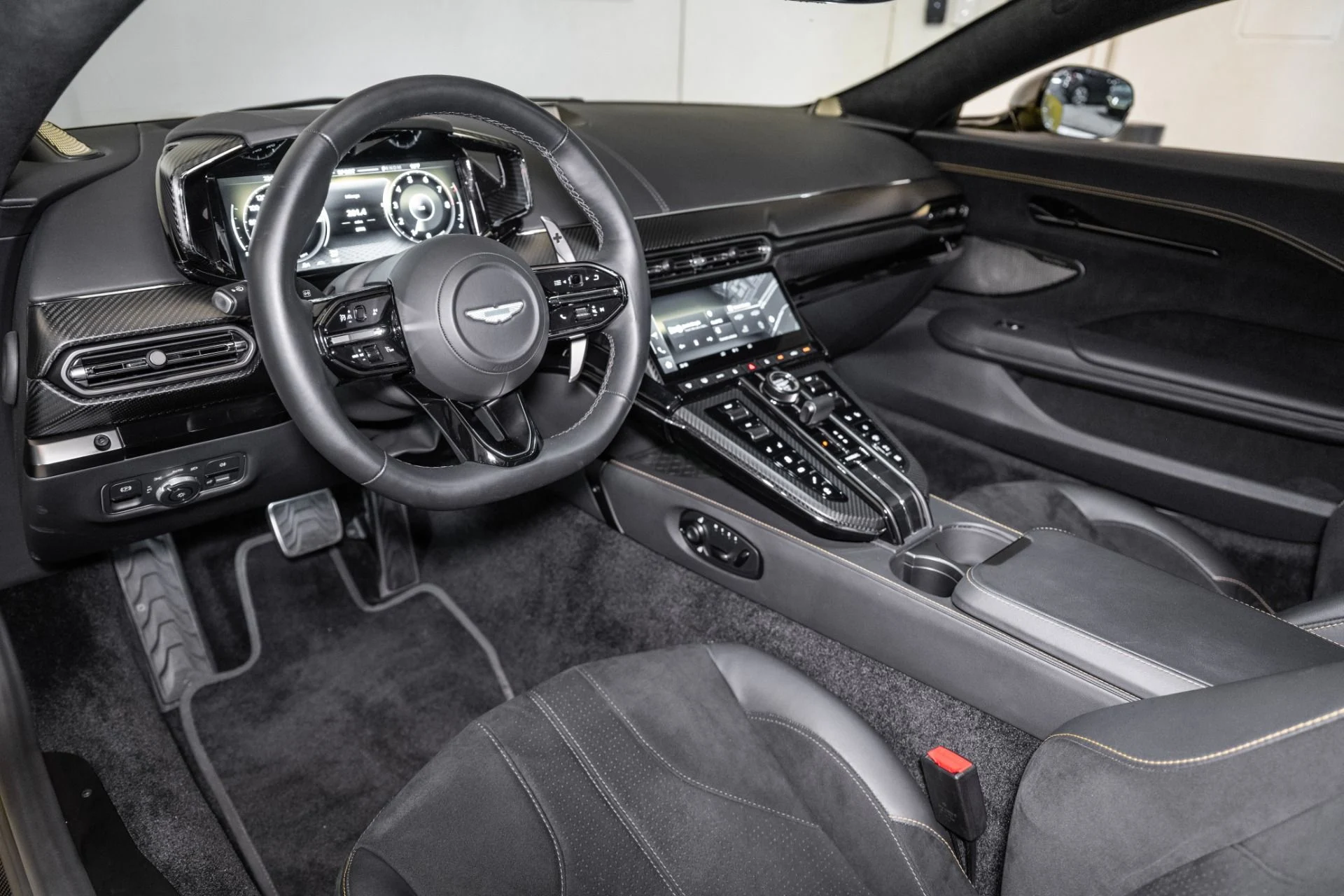 mph002_1675192829_Used_2025_Aston_Martin_Vantage_1751990746_dfd6b9a542