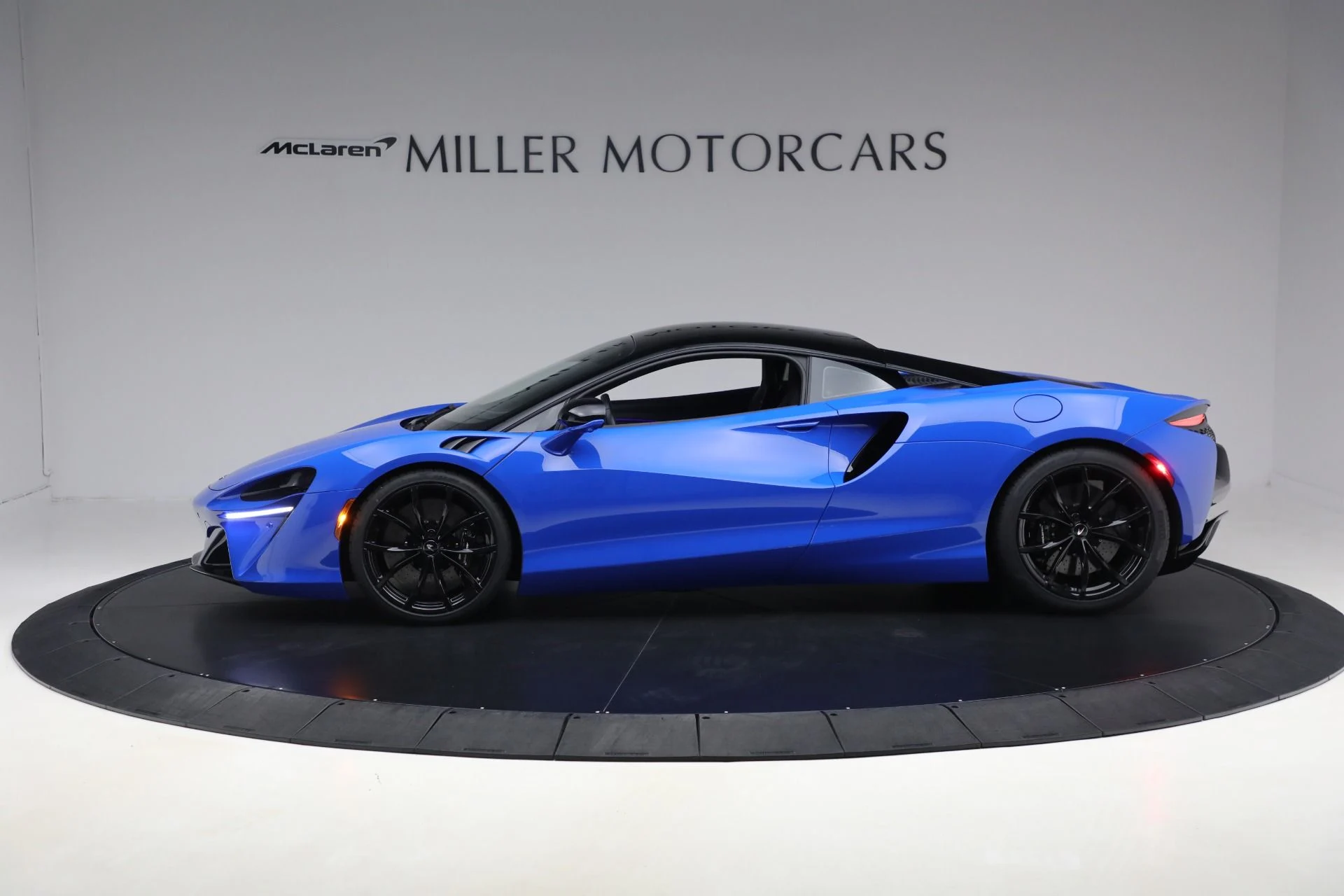 mph002_1686864240_Used_2023_Mc_Laren_Artura_Performance_2749328768