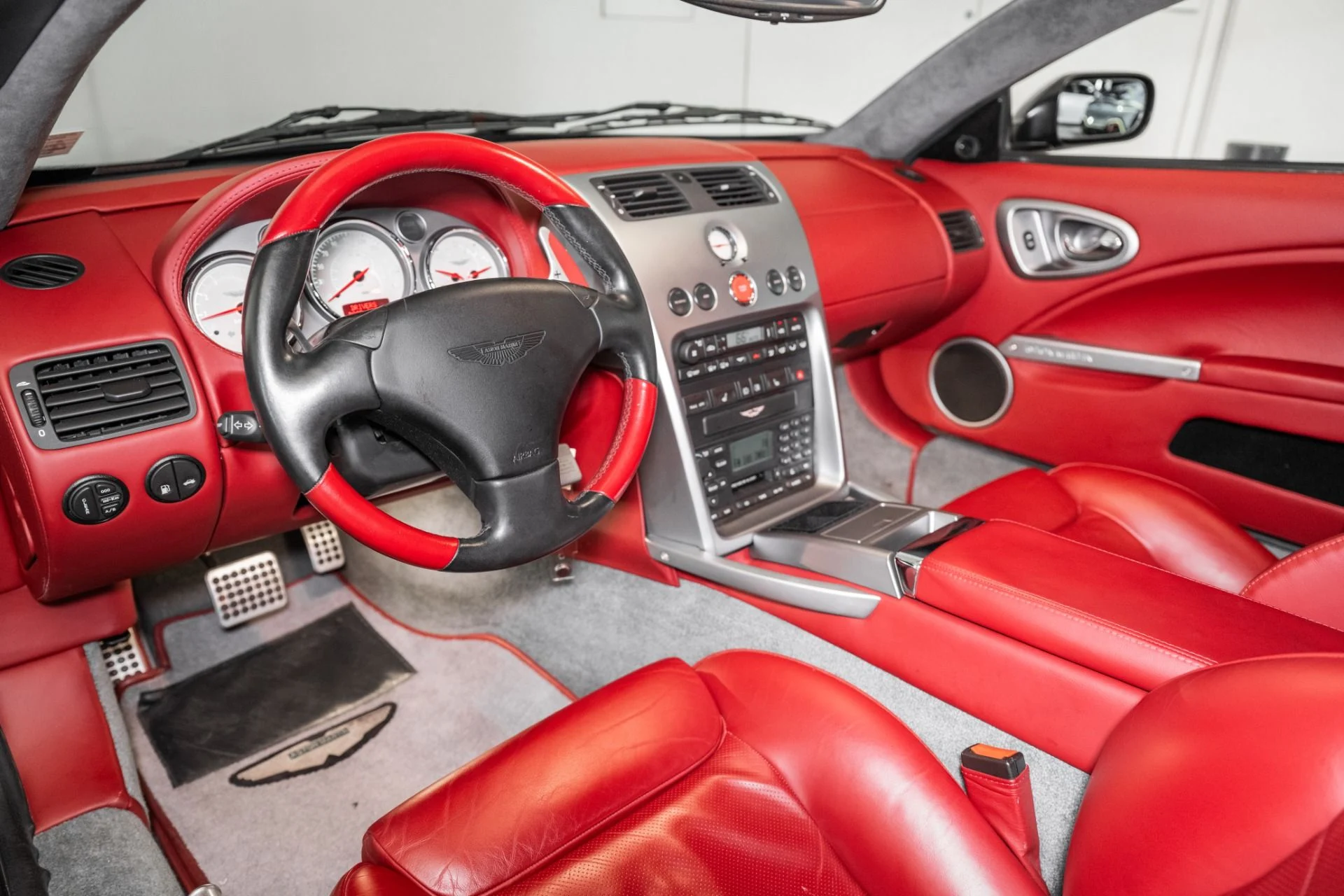 mph002_1687888485_Used_2002_Aston_Martin_Vanquish_V12_1750947116_4aed77cc7c
