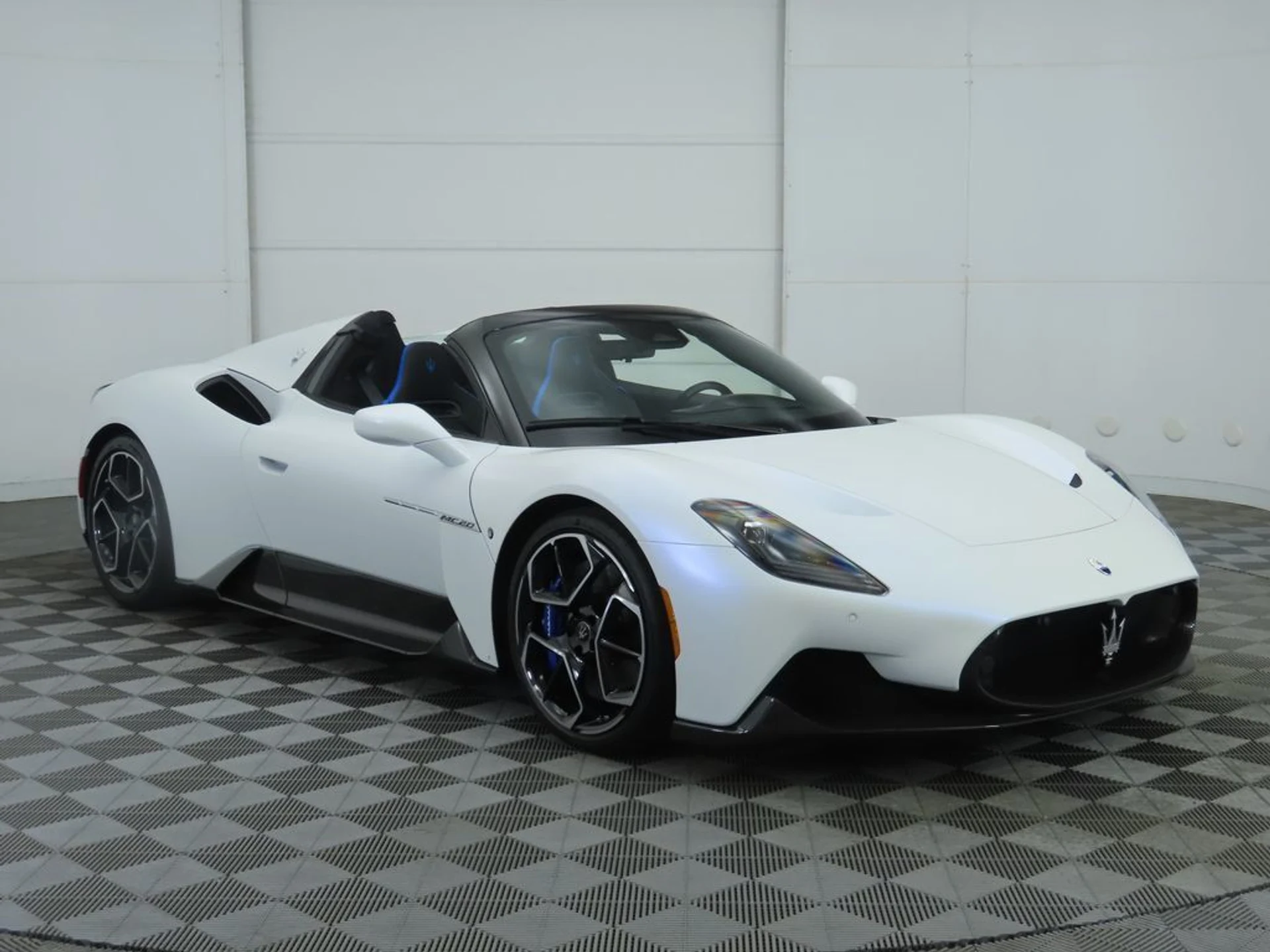 mph002_1693456532_used_2023_maserati_mc20_cieloconvertible_8119_22982884_3_1024_9715013db0