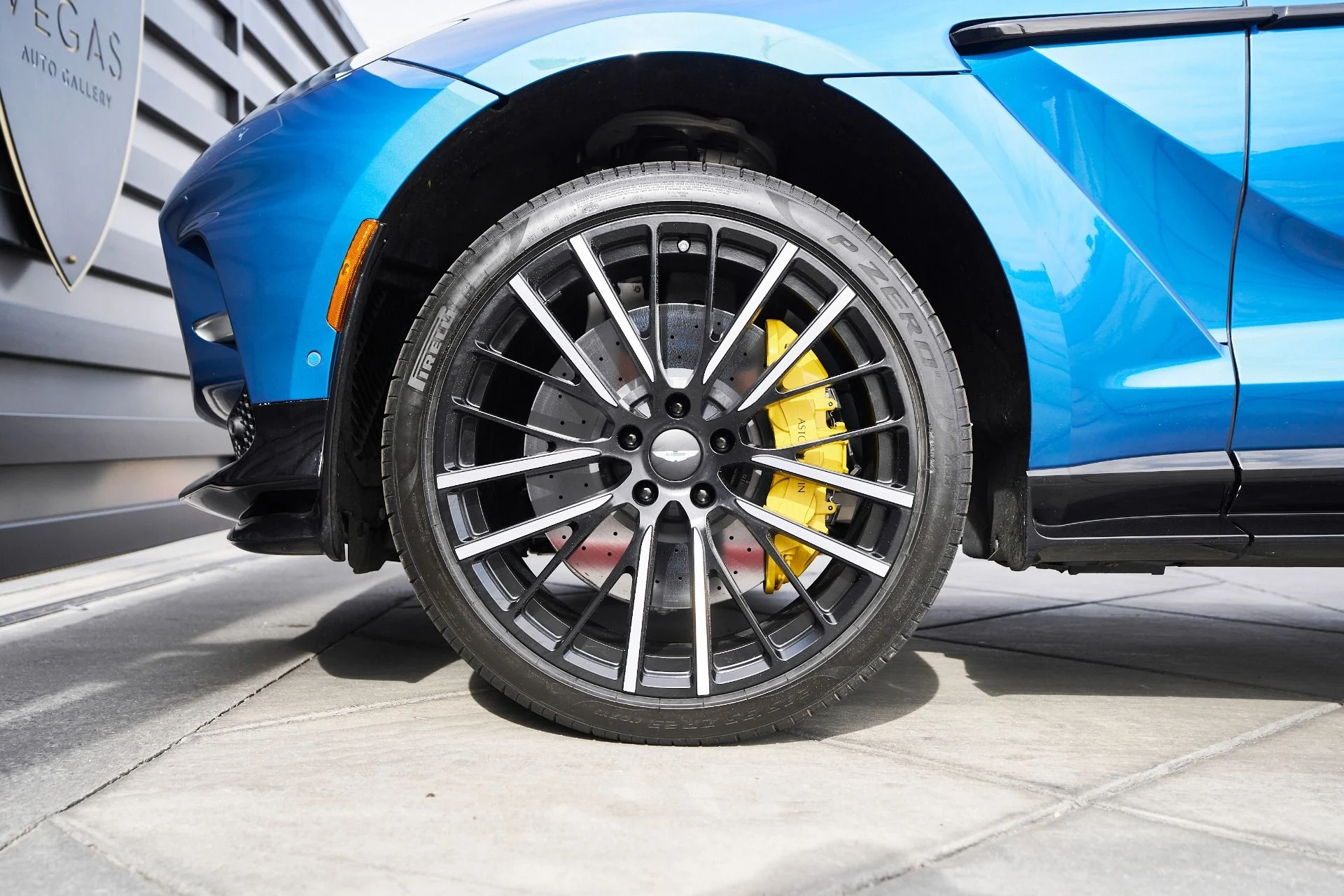 mph002_1694407659_Used_2023_Aston_Martin_DBX_707_1762900298_123f934c30