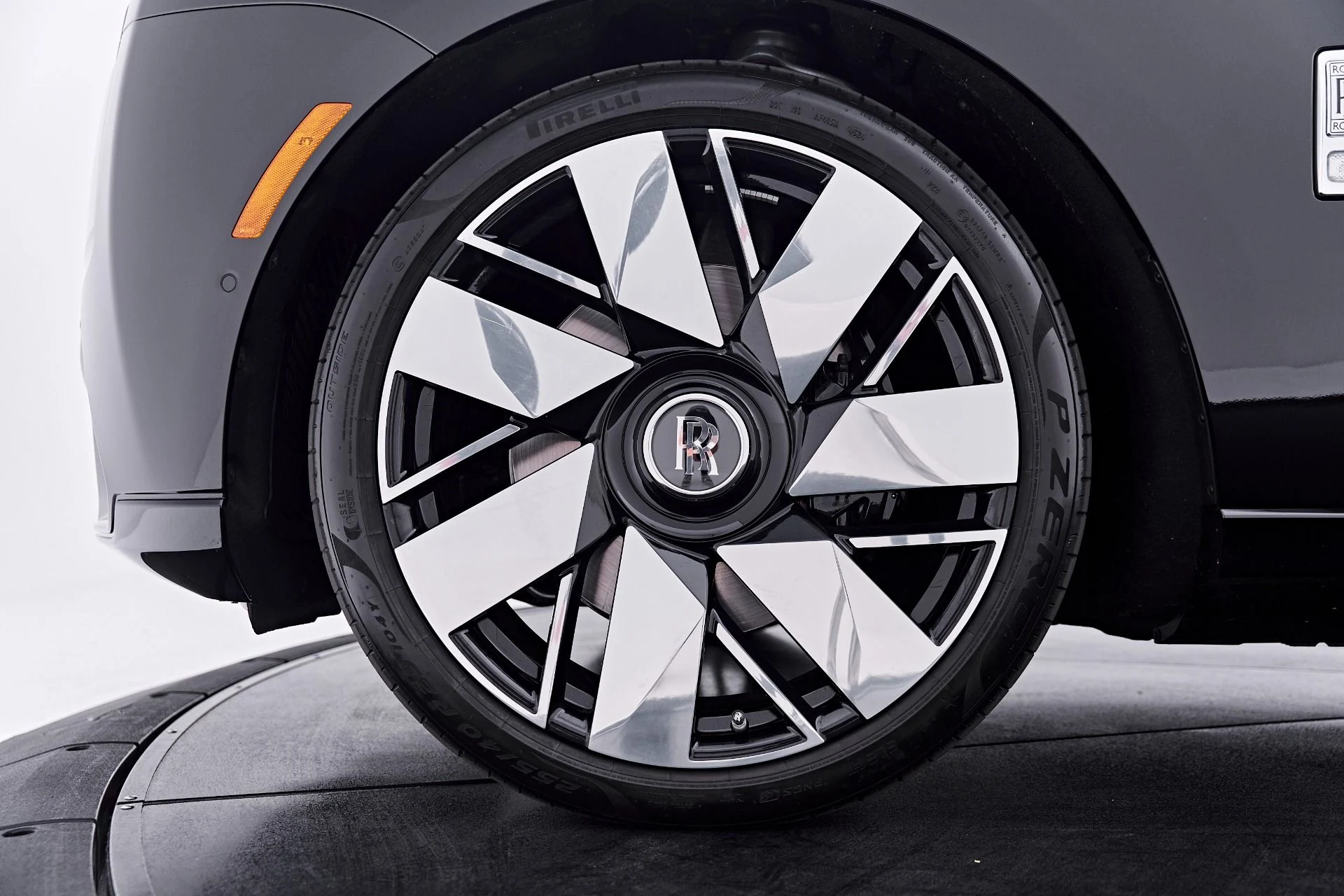 mph002_1701919742_Used_2025_Rolls_Royce_Cullinan_1786122745_c6b90a8e75