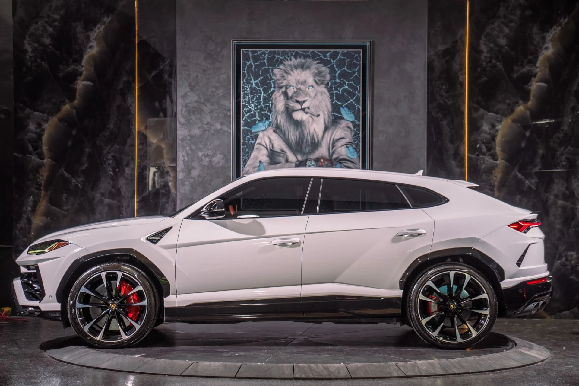mph002_1702711958_Used_2022_Lamborghini_Urus_Full_Carbon_Interior_Package_1792255478_9ef9811e3c