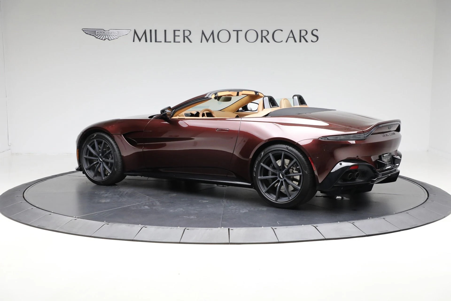 mph002_1705100551_Used_2022_Aston_Martin_Vantage_5cc42ab70c