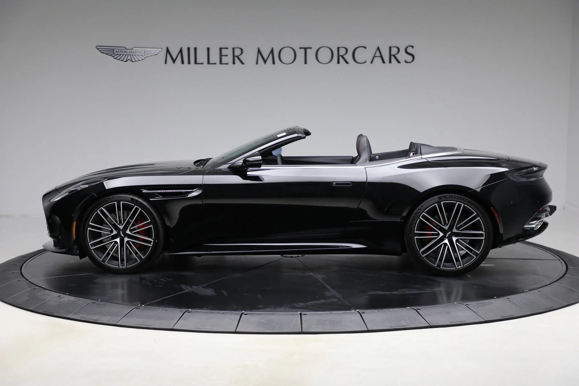 mph002_1709662324_New_2025_Aston_Martin_DB_12_Volante_95c28d4877