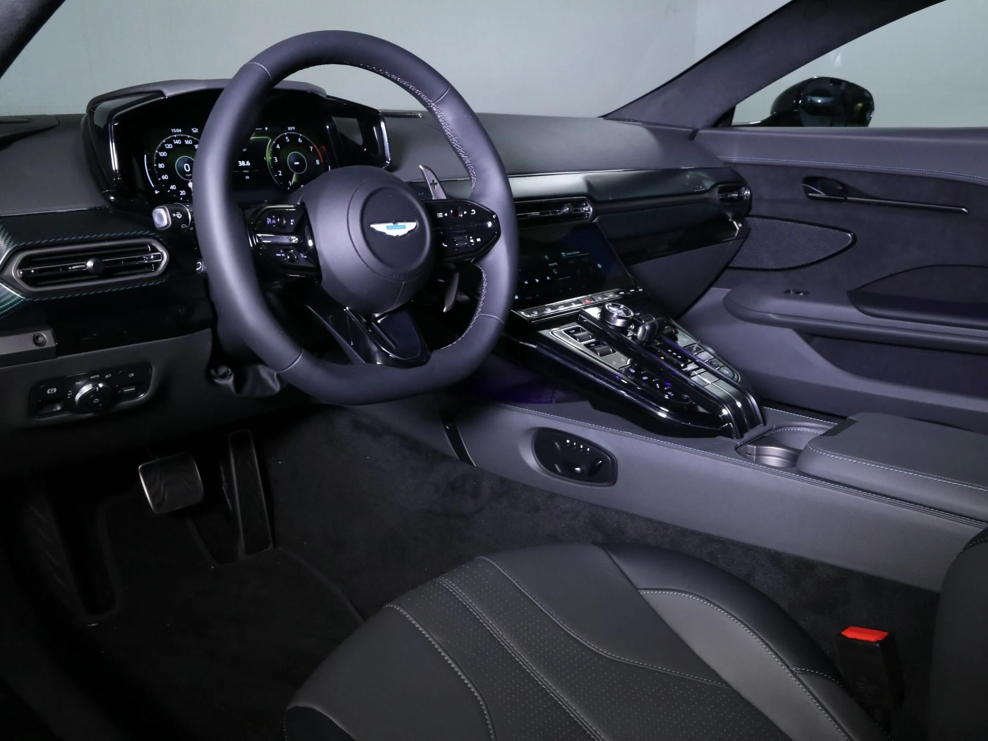 mph002_1721115379_New_2025_Aston_Martin_Vantage_1758482523_547e9908bc