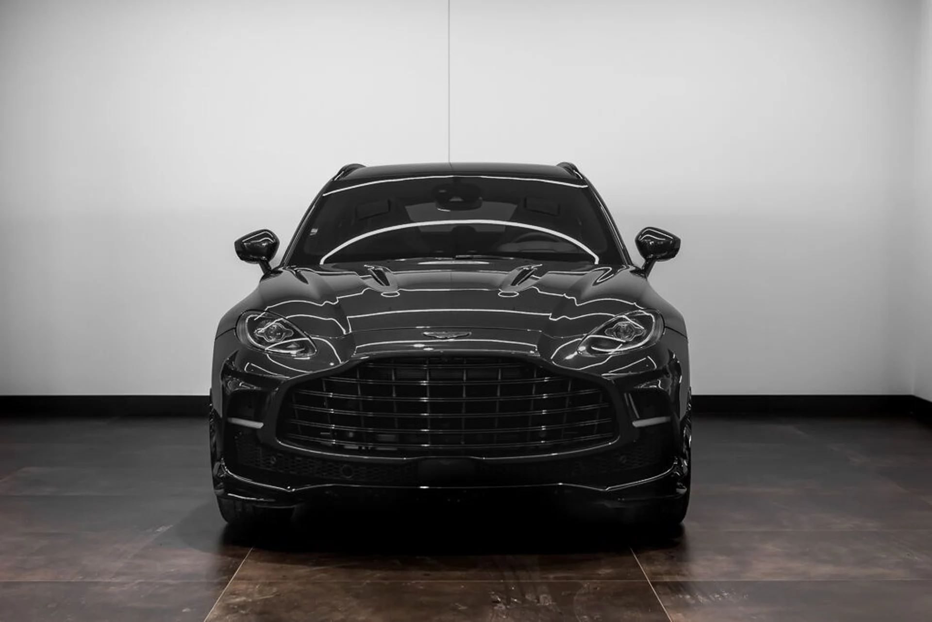 mph002_1725386165_aston_martin_dbx_2023_jpg_v_1754355020_fa08e33e8d