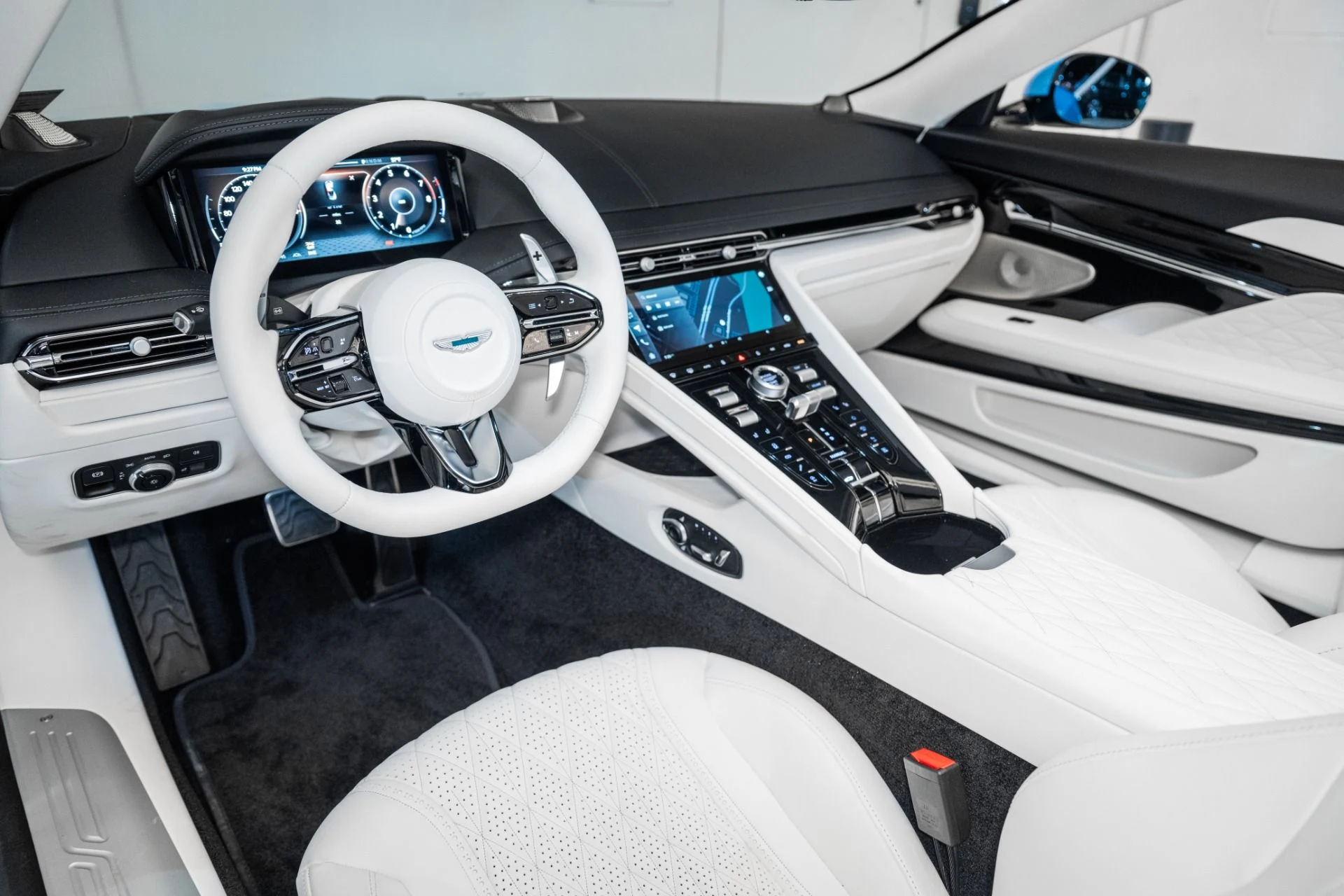 mph002_1726568960_Used_2025_Aston_Martin_DB_12_Volante_1741214270_016123b93c