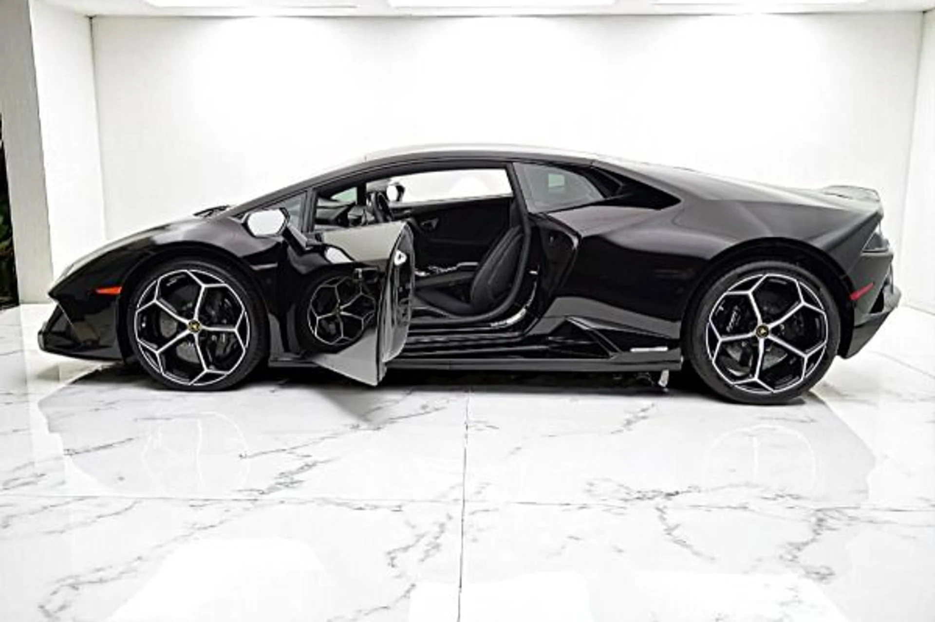 mph002_1728223031_Used_2020_Lamborghini_Huracan_EVOSELZIONE_PRE_OWNED_CERTIFIED_c84a9d451d