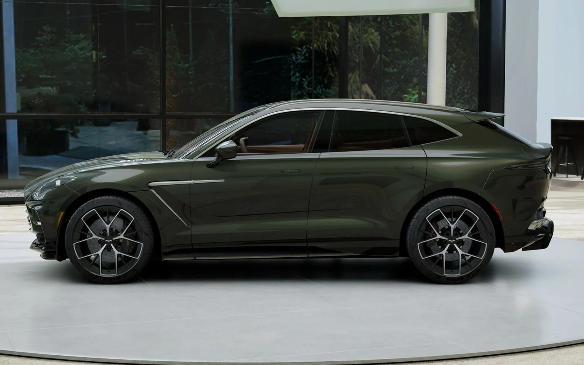 mph002_172828435_New_2026_Aston_Martin_DBX_707_1765814955_286b706b1d