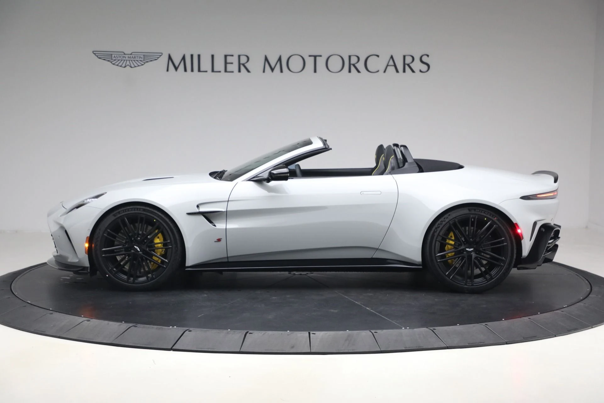 mph002_1738835512_New_2026_Aston_Martin_Vantage_S_Roadster_1776800186_6fb4a4c640