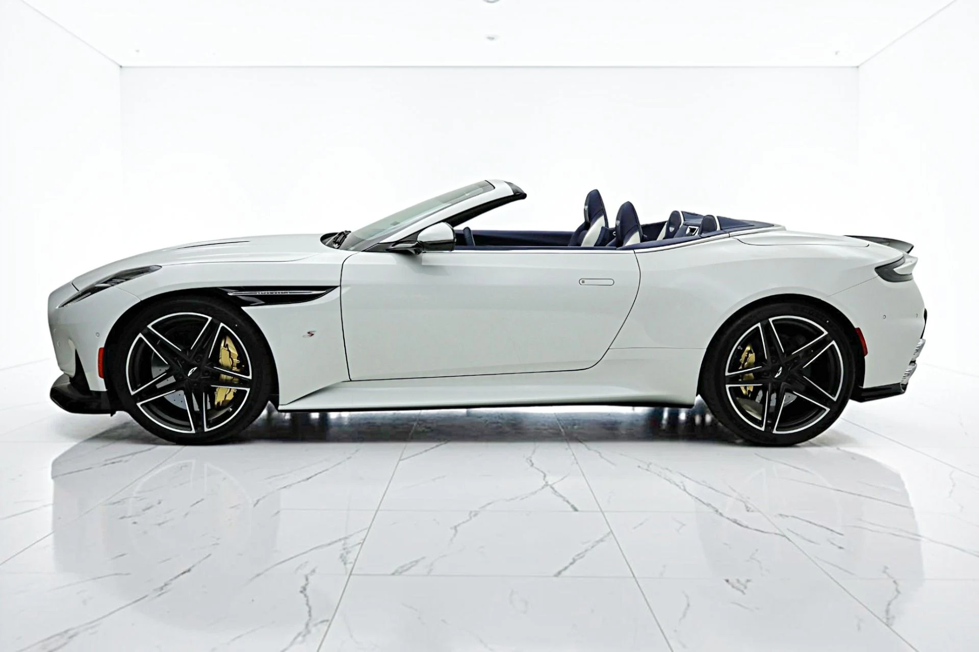 mph002_1742906334_New_2026_Aston_Martin_DB_12_S_Volante_9341ff9ded