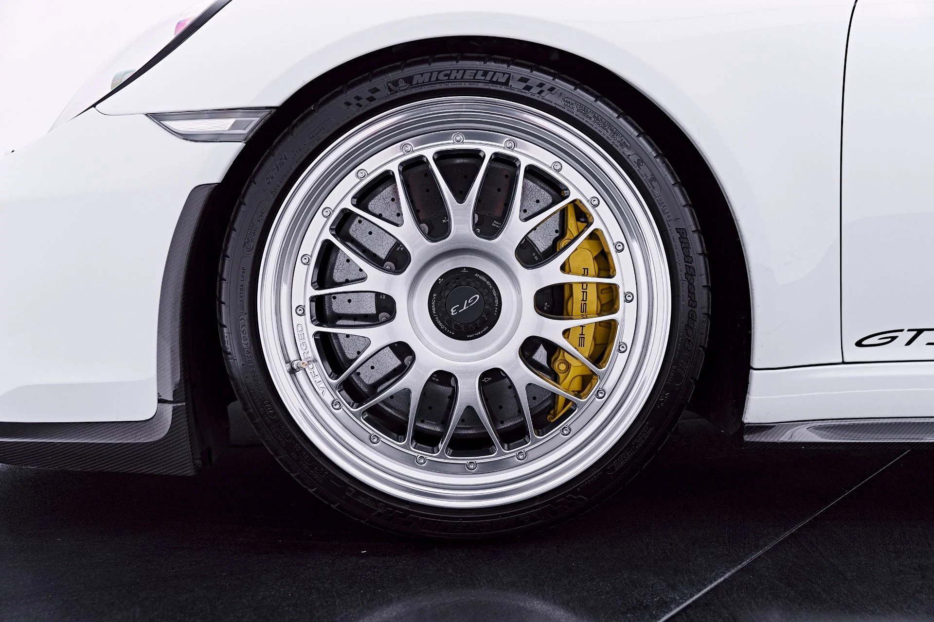 mph002_1752120123_Used_2018_Porsche_911_GT_3_1782763283_d43423376b