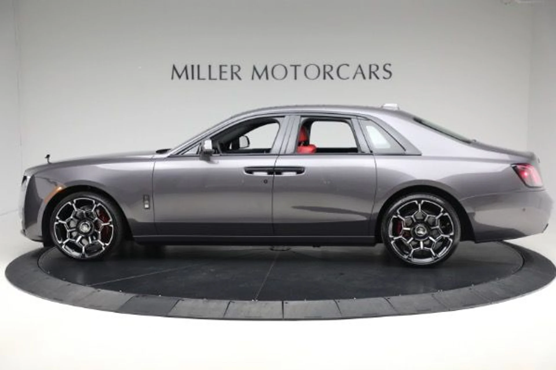mph002_1786896794_New_2025_Rolls_Royce_Black_Badge_Ghost_b4b4f764b2