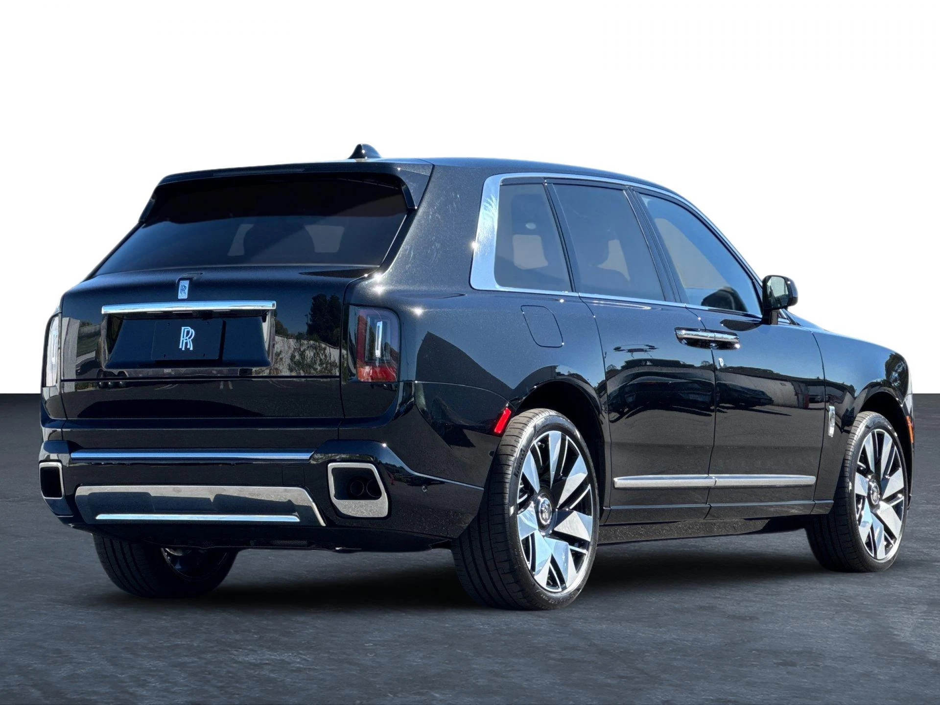 mph002_1790402827_New_2025_Rolls_Royce_Cullinan_Base_1756909286_27572f58b7
