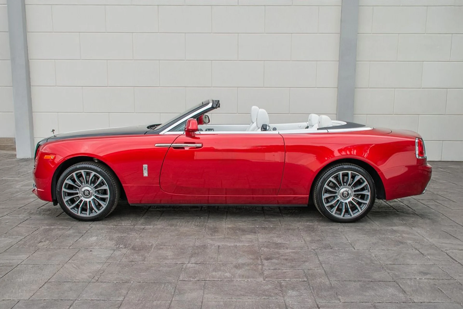 mph002_1791249793_Used_2018_Rolls_Royce_Dawn_1730954781_788fe0f7cc