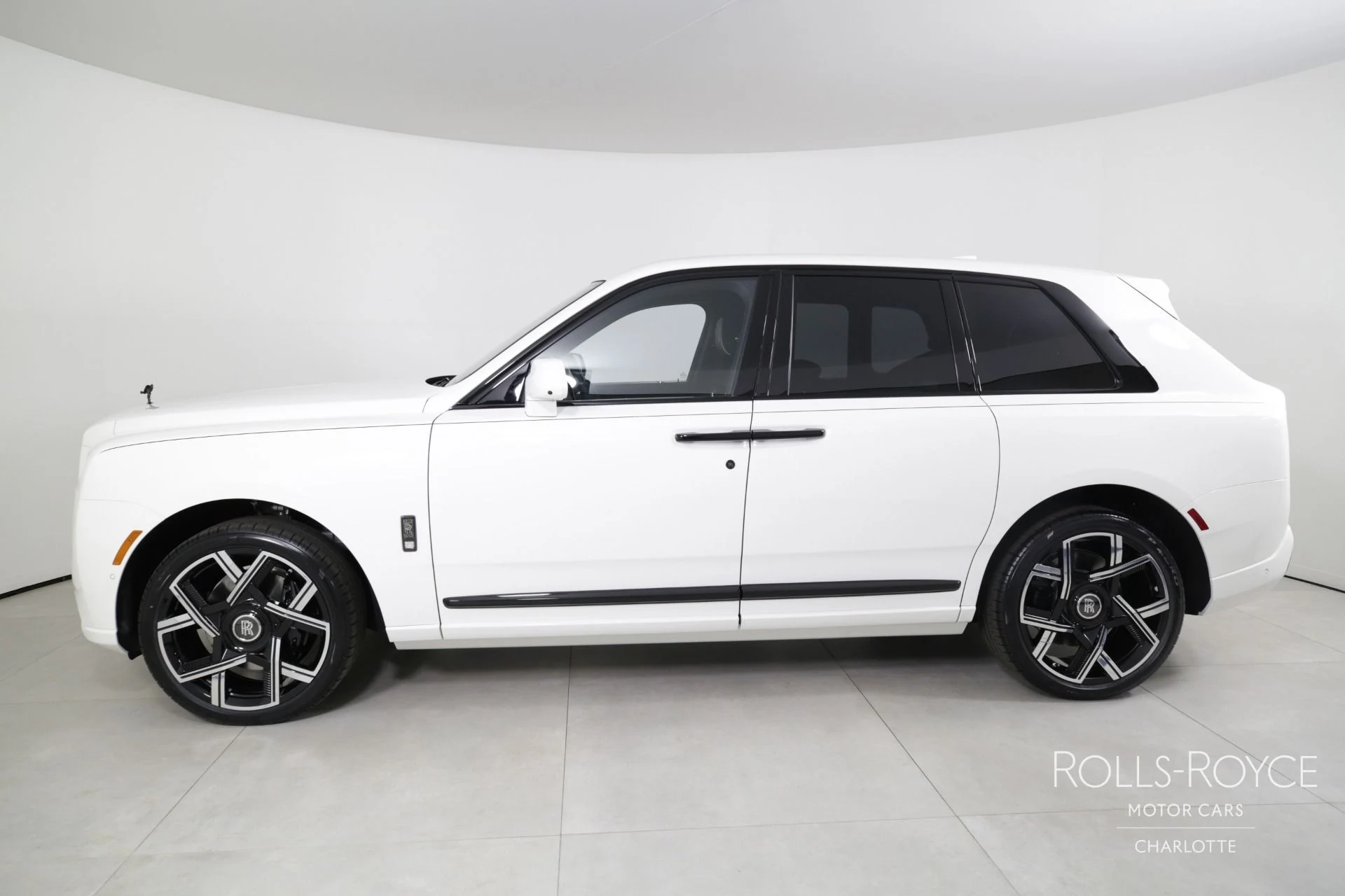 mph002_1798004675_Used_2025_Rolls_Royce_Black_Badge_Cullinan_1734452327_876b0f17fe