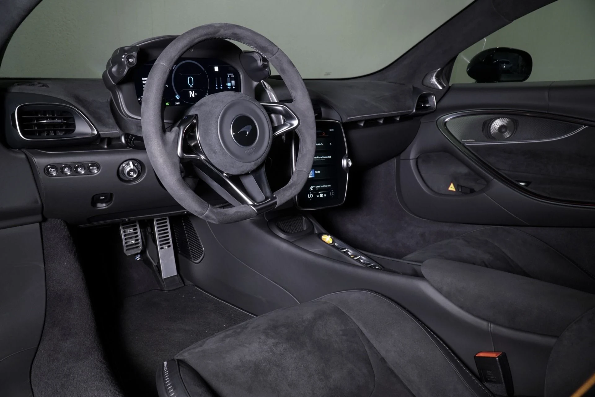 mph002_1802852753_Used_2025_Mc_Laren_Artura_1760457581_3e1915a629