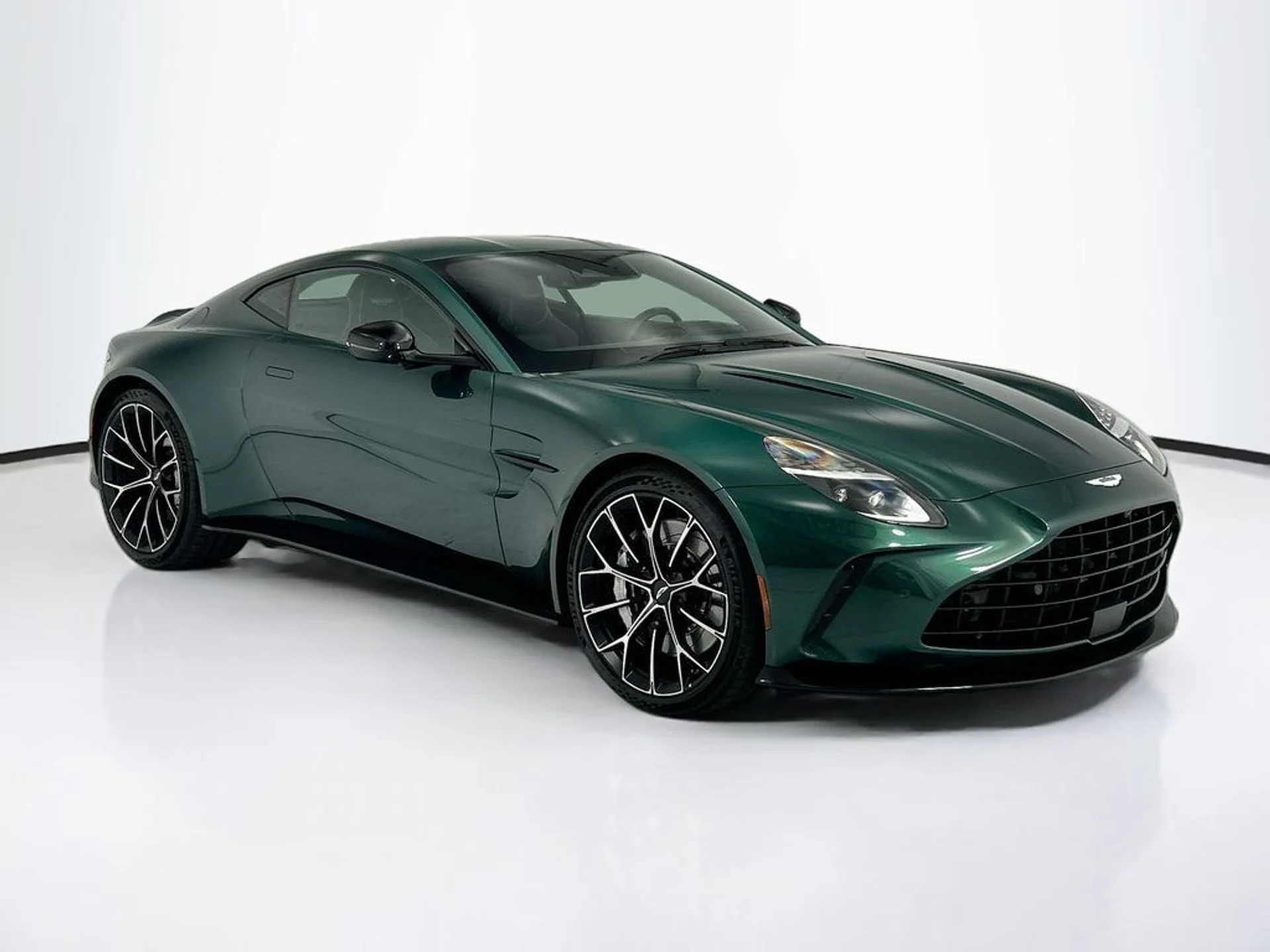 mph002_1810038827_used_2026_aston_martin_vantage_coupe_8119_23019330_3_1024_78e91bf322
