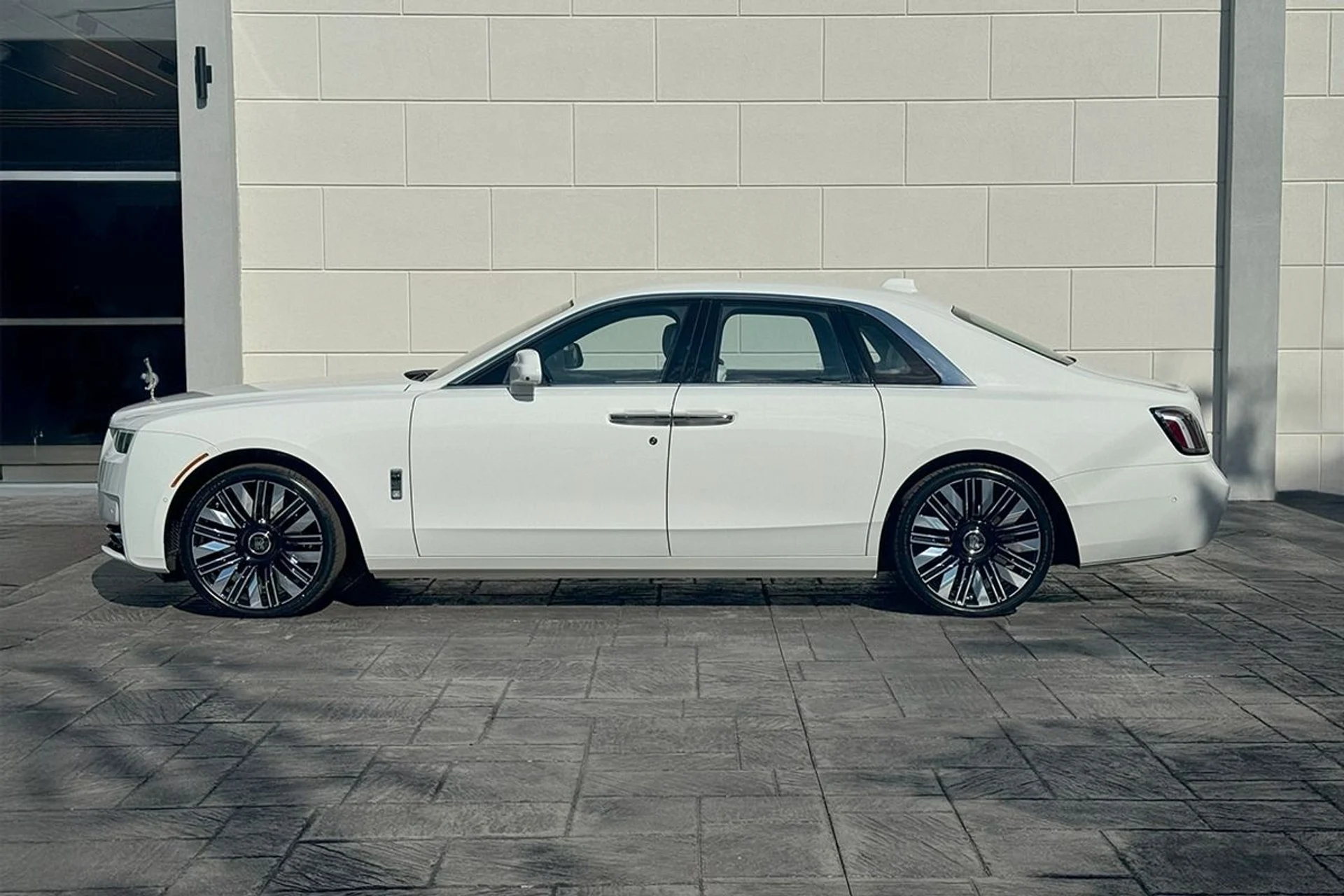 mph002_1822797418_Used_2025_Rolls_Royce_Ghost_1740557144_8636786fd9