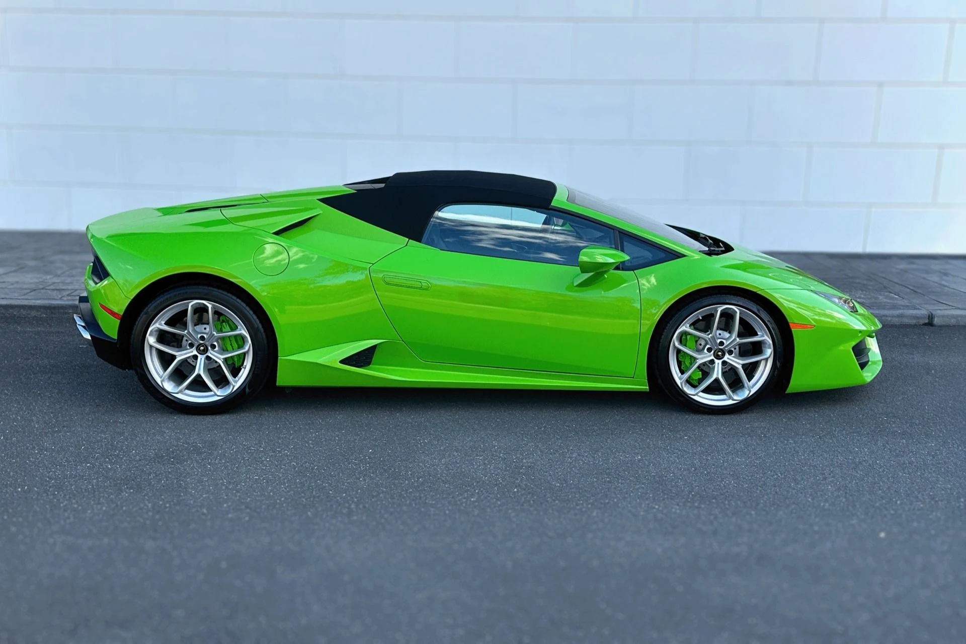 mph002_1826362769_Used_2017_Lamborghini_Huracan_RWD_Spyder_1761220667_05aad86042